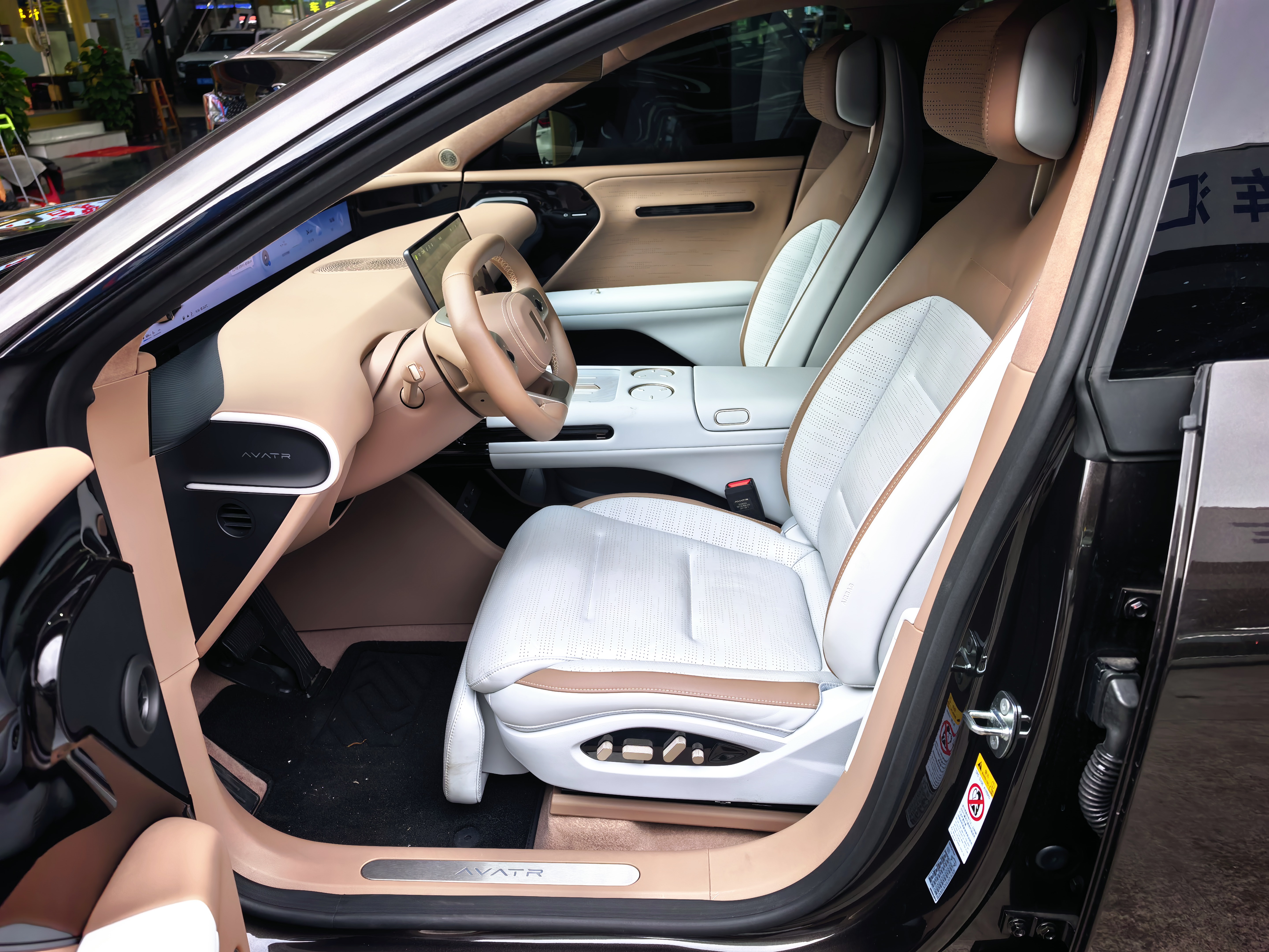 Avatr 07 2025 car image #2