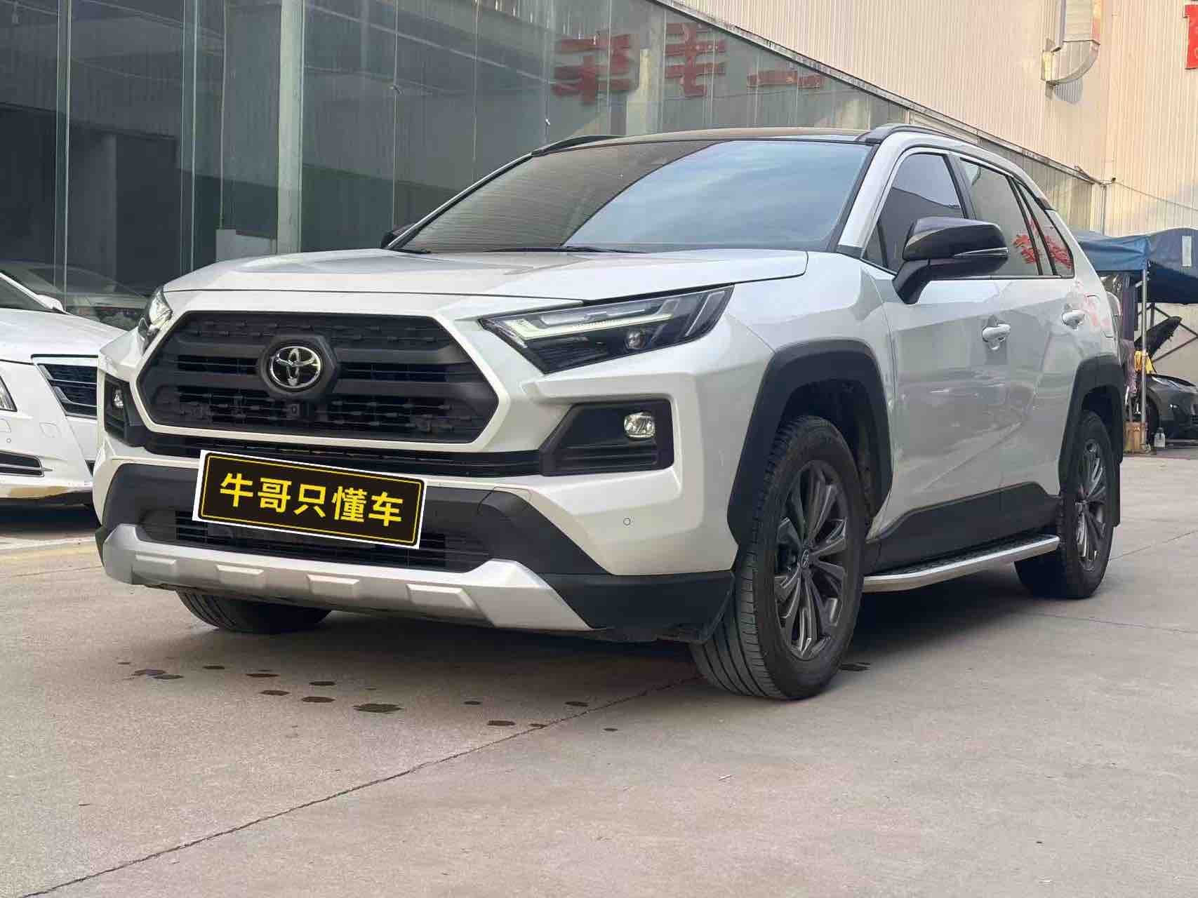 Toyota RAV4 2024 car image #2