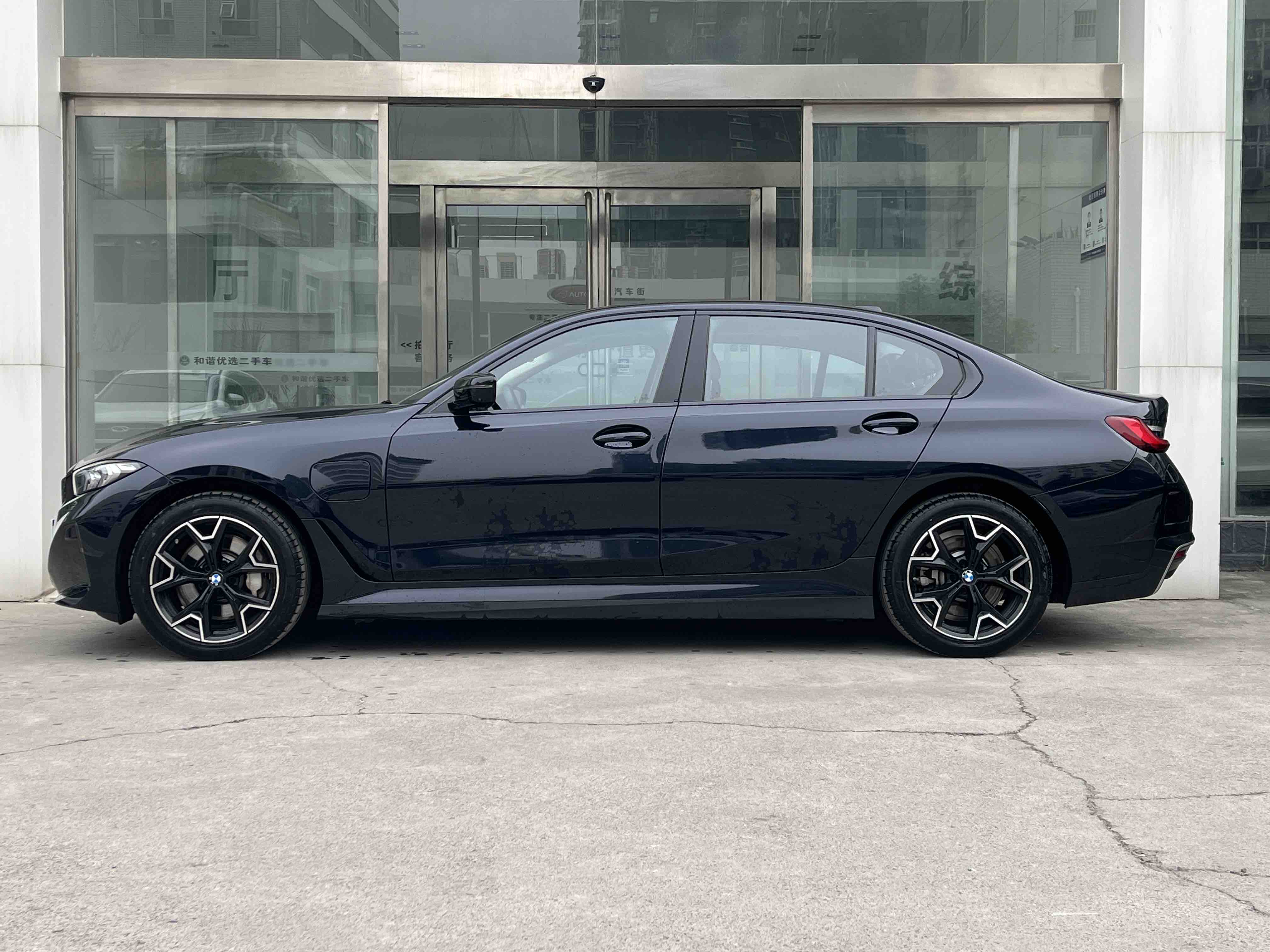 BMW i3 2024 car image #2