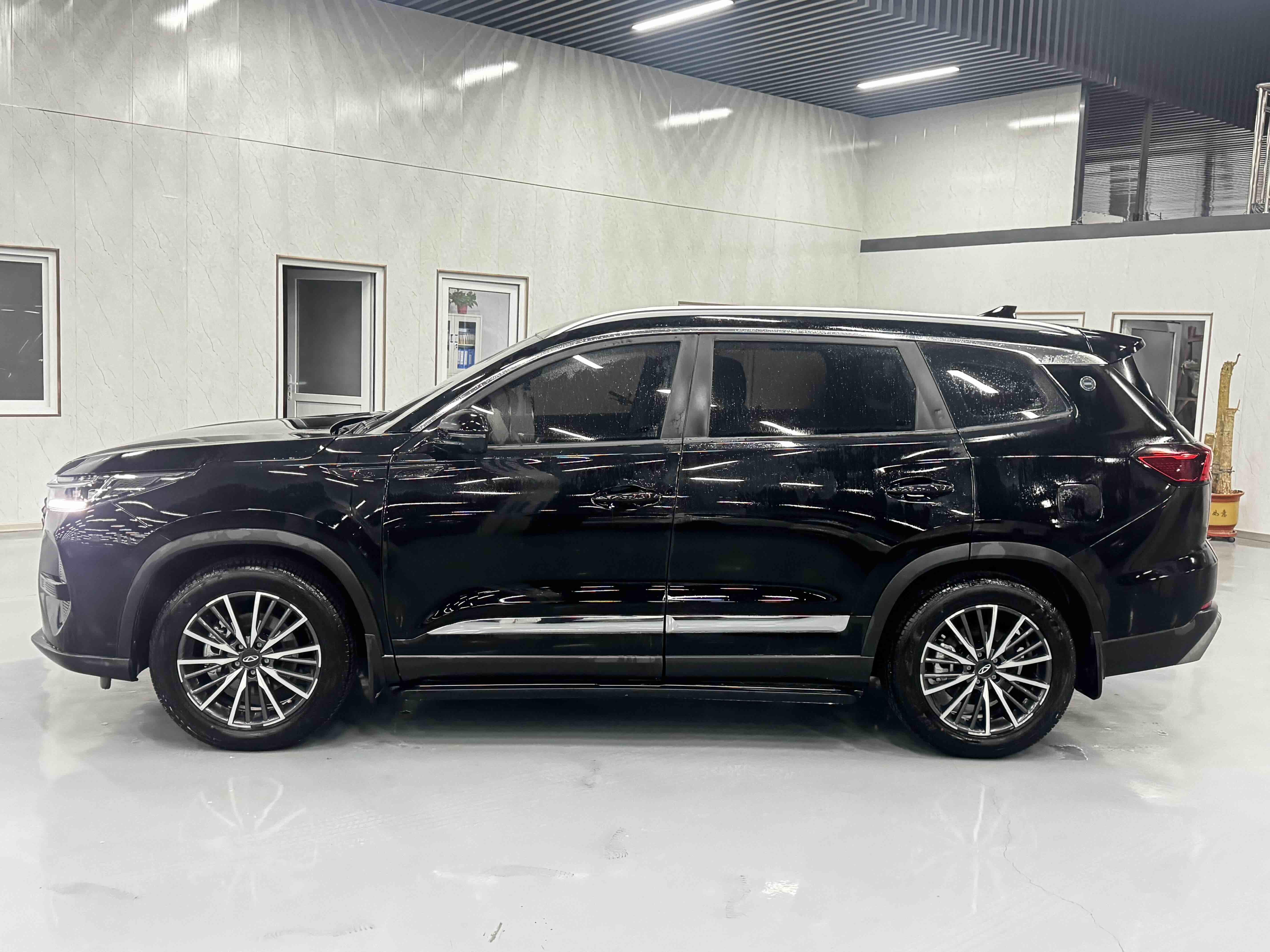 Tiggo 8 Plus 2024 car image #2