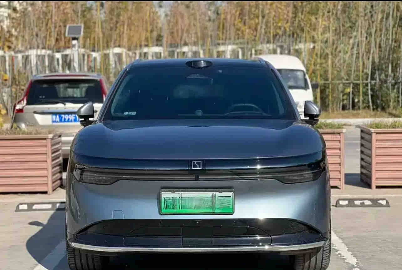 Zeekr 7X 2024 car image #2
