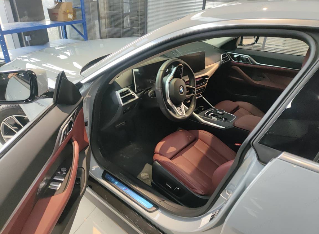 BMW 4 Series 2025 car image #2