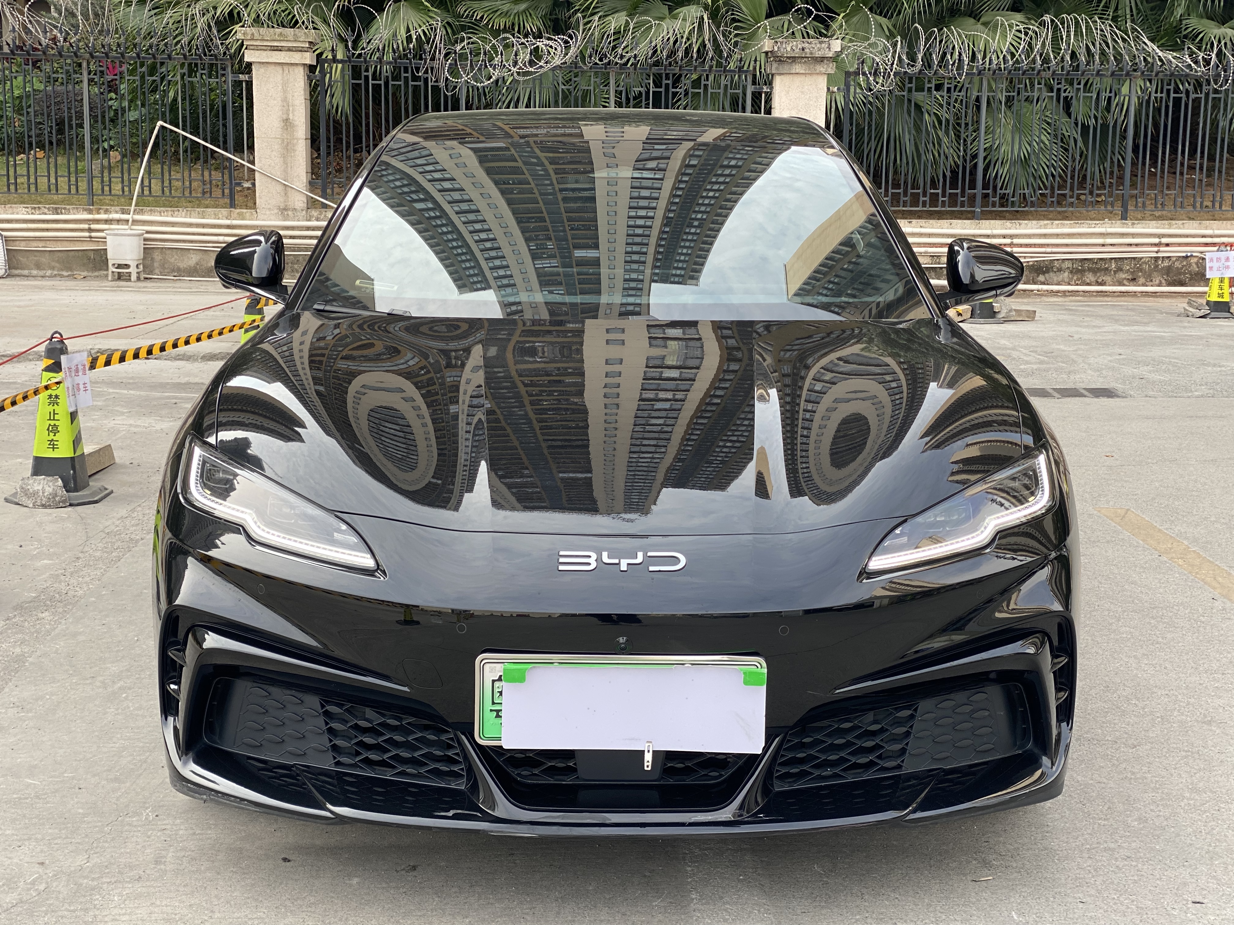 BYD Seal 06GT 2025 car image #2