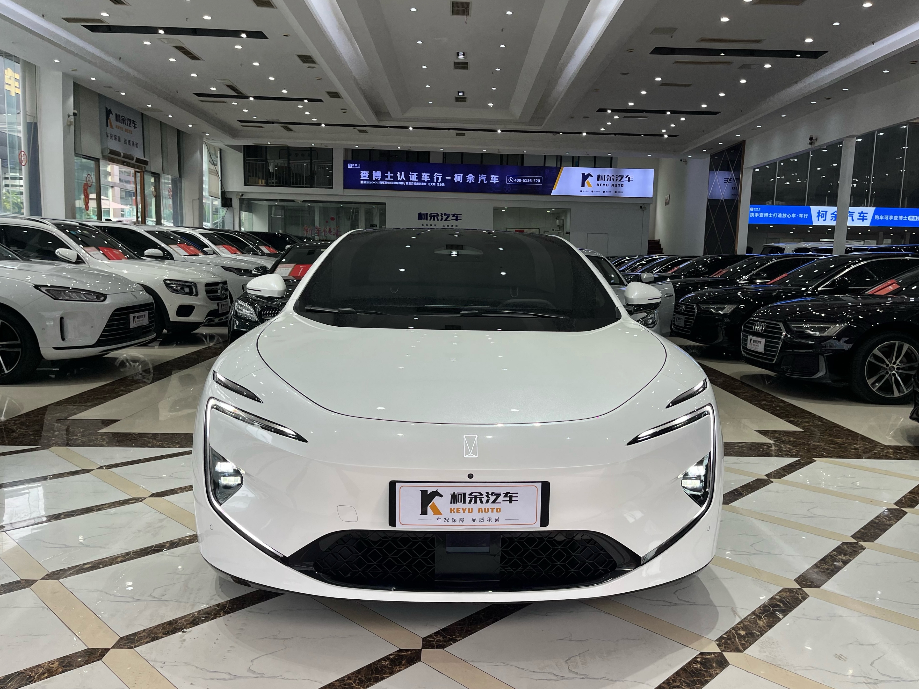 Avatr 12 2025 #2 Avatr 12 2025 car image #2