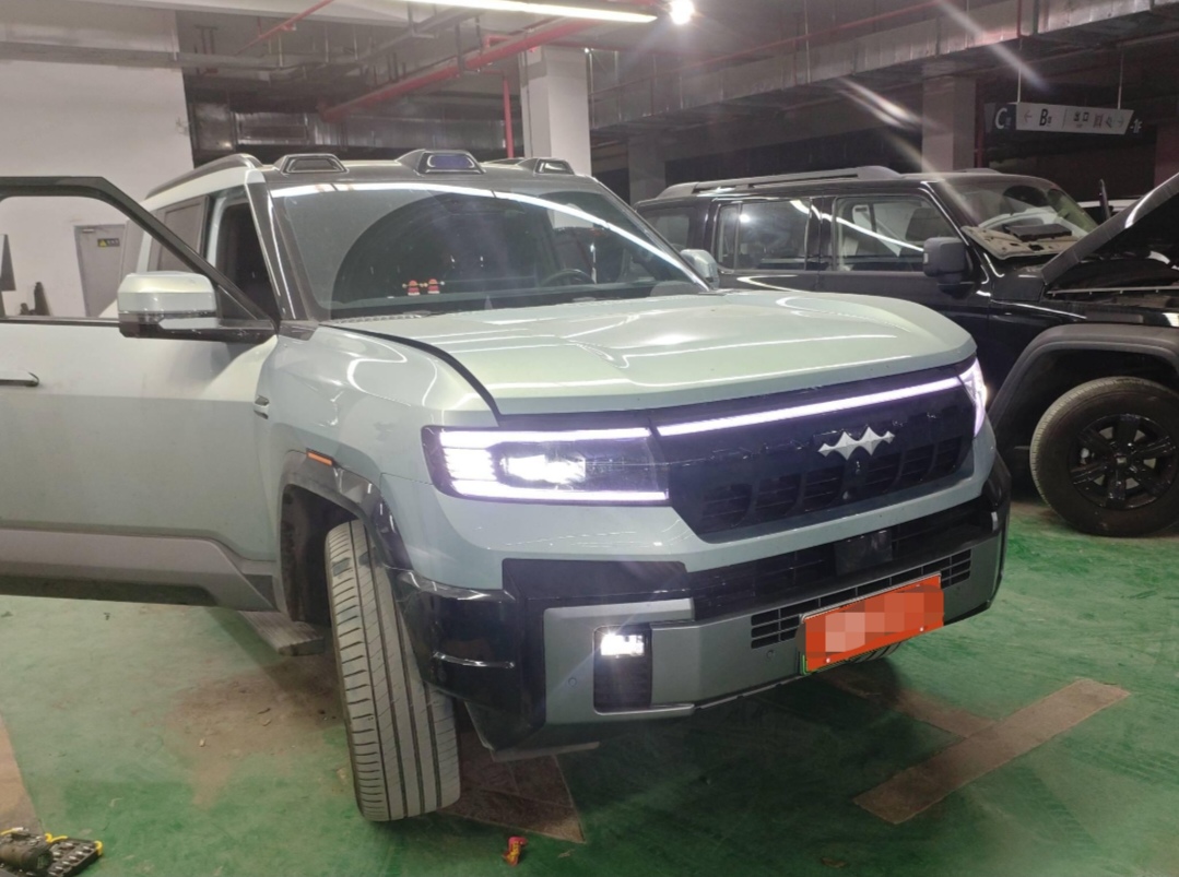 FangChengBao Leopard 8 2024 #2 FangChengBao Leopard 8 2024 car image #2