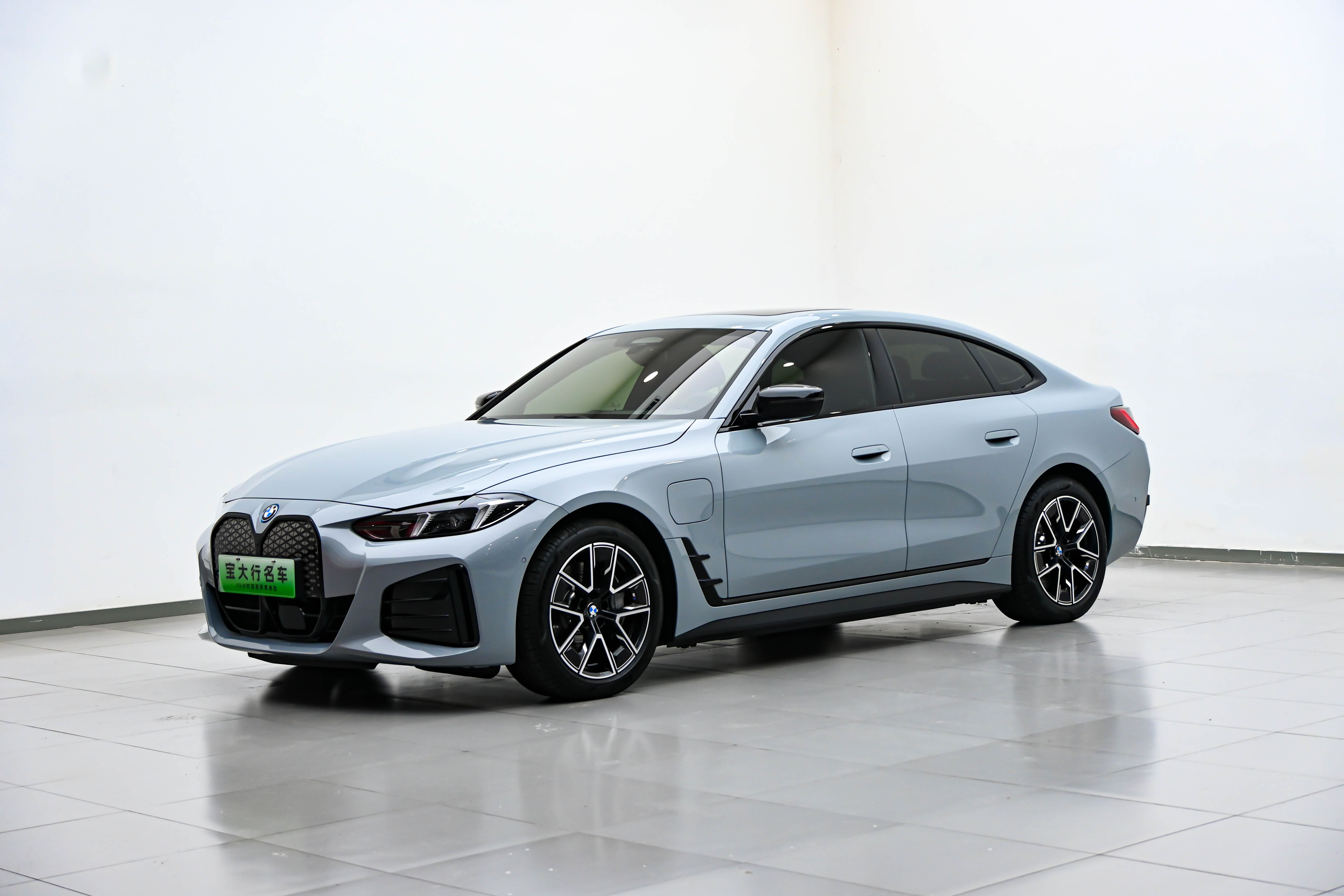 BMW i4 2025 car image #2