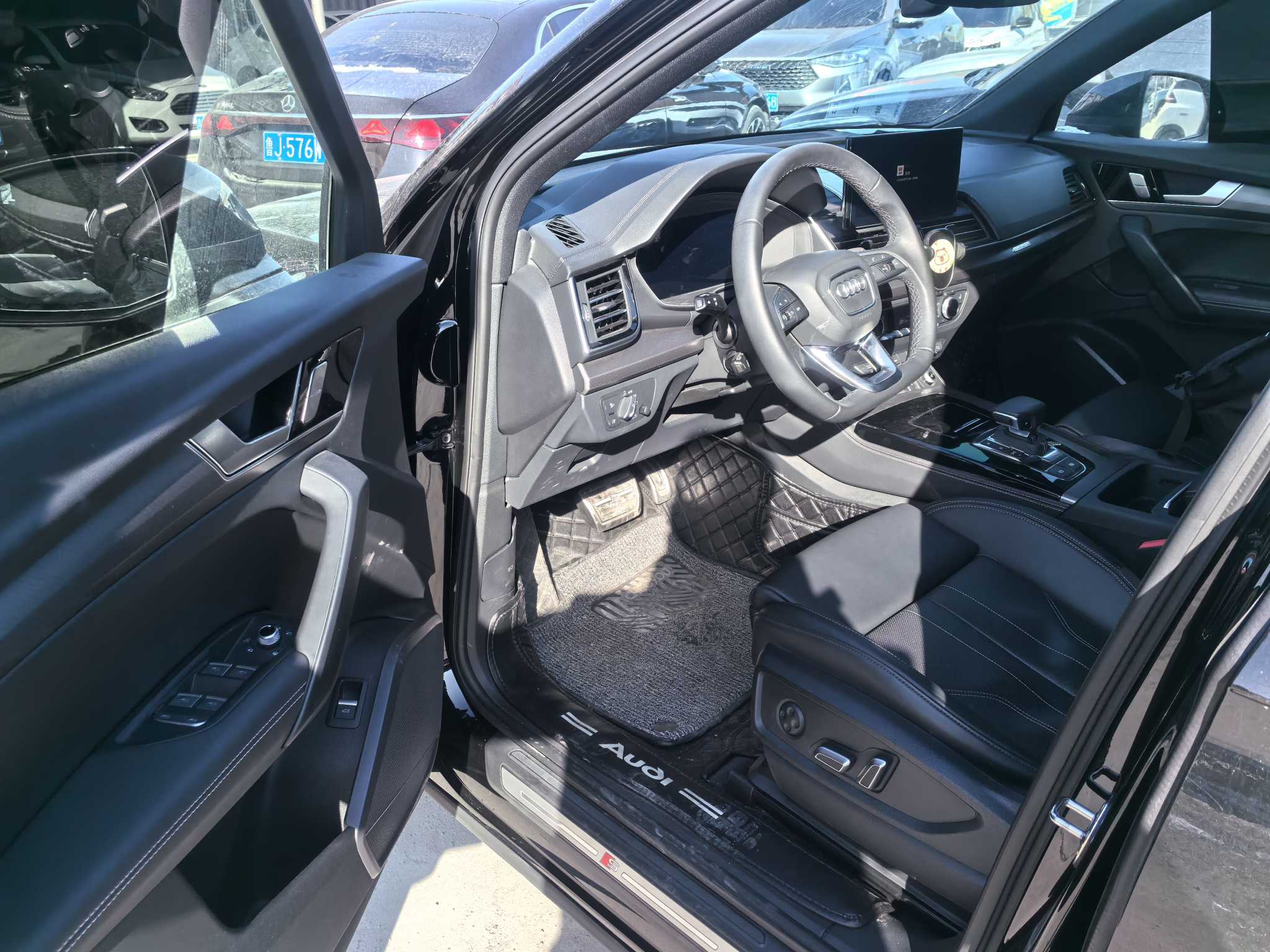 Audi Q5L 2025 car image #2