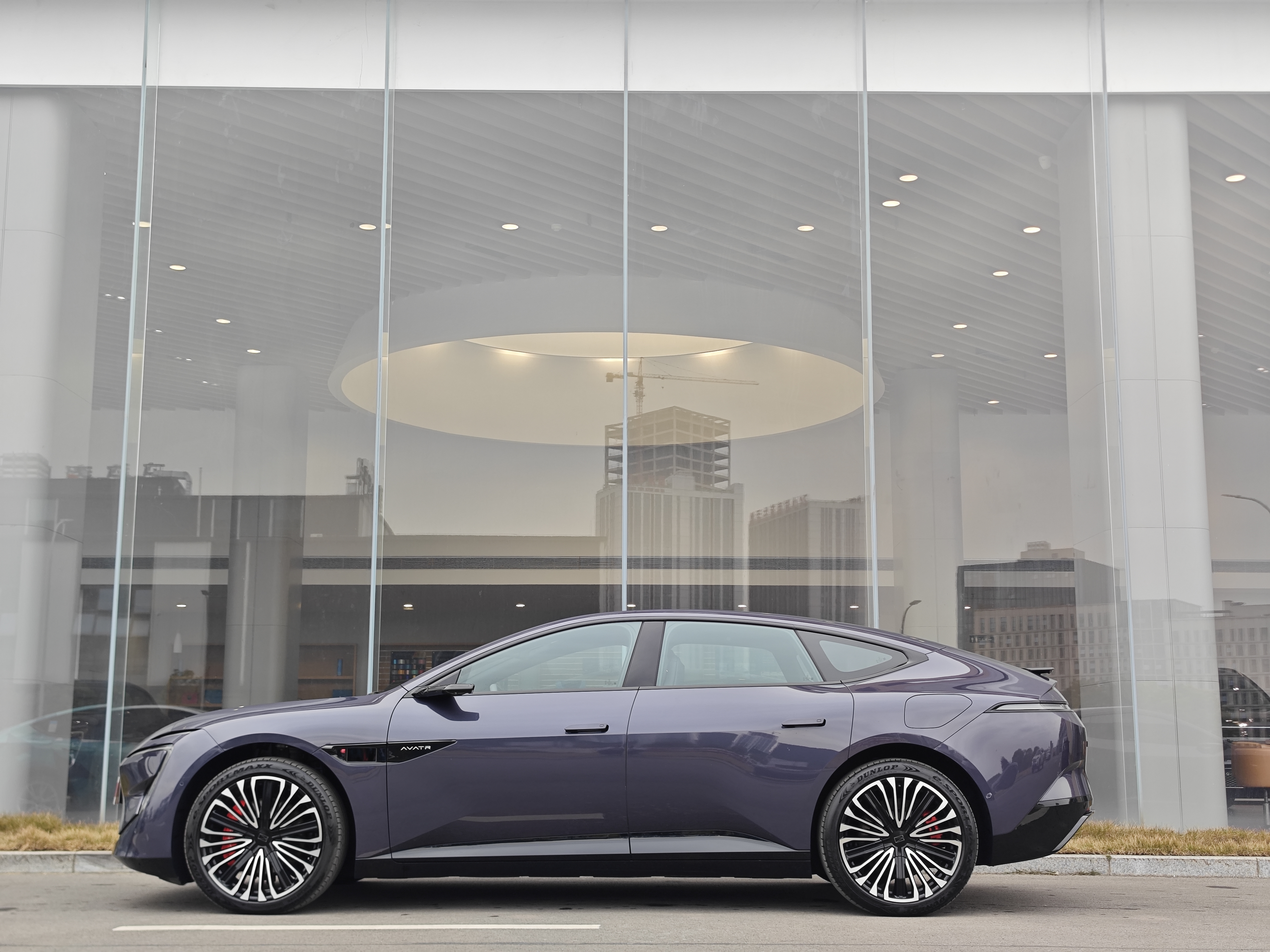 Avatr 12 2024 car image #2