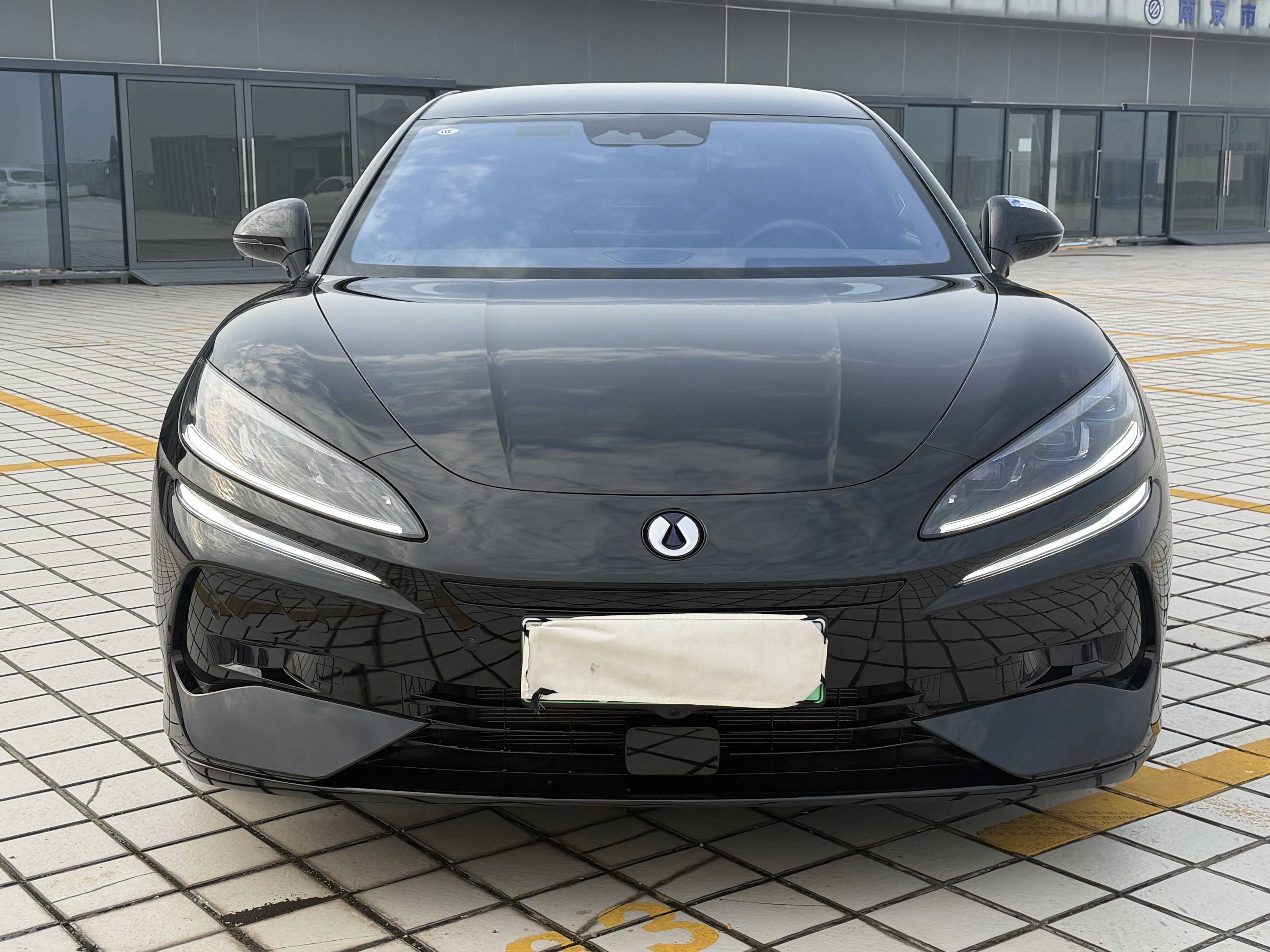 Denza Z9 2024 car image #2