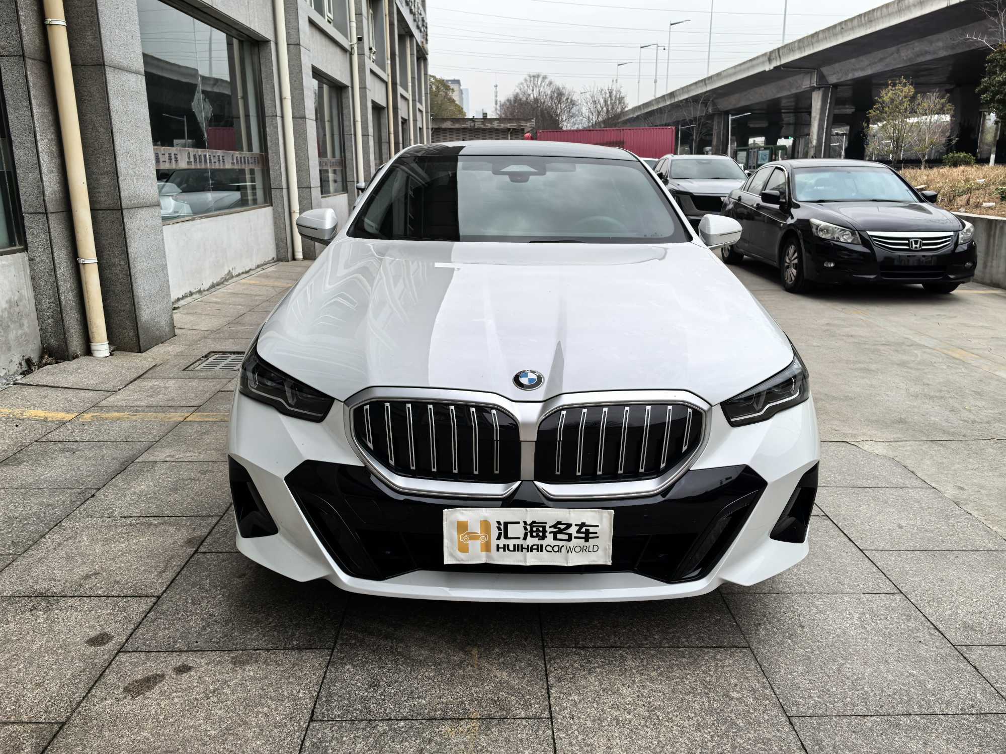 BMW 5 Series 2025 car image #2