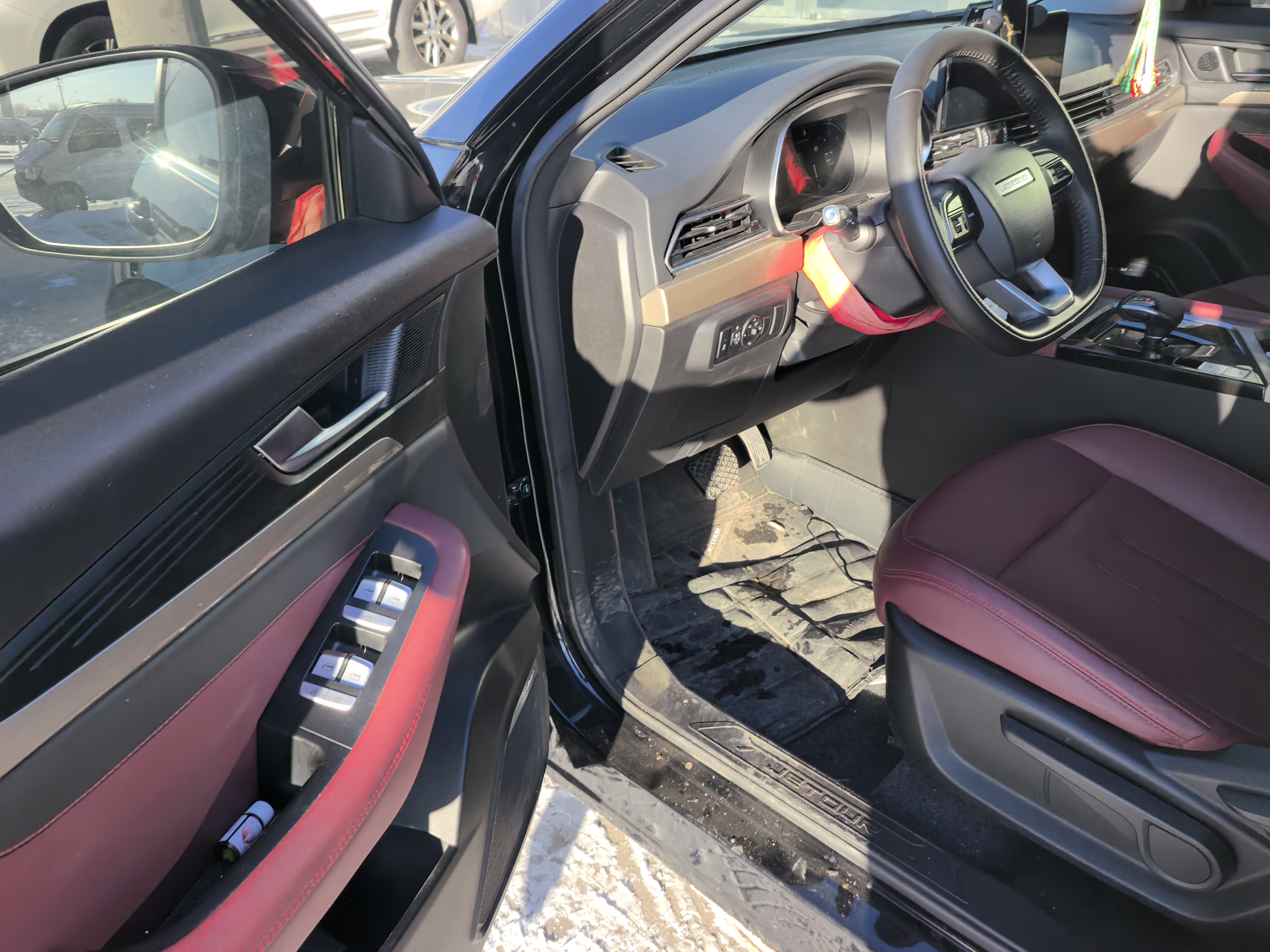 X70 2025 #2 X70 2025 car image #2