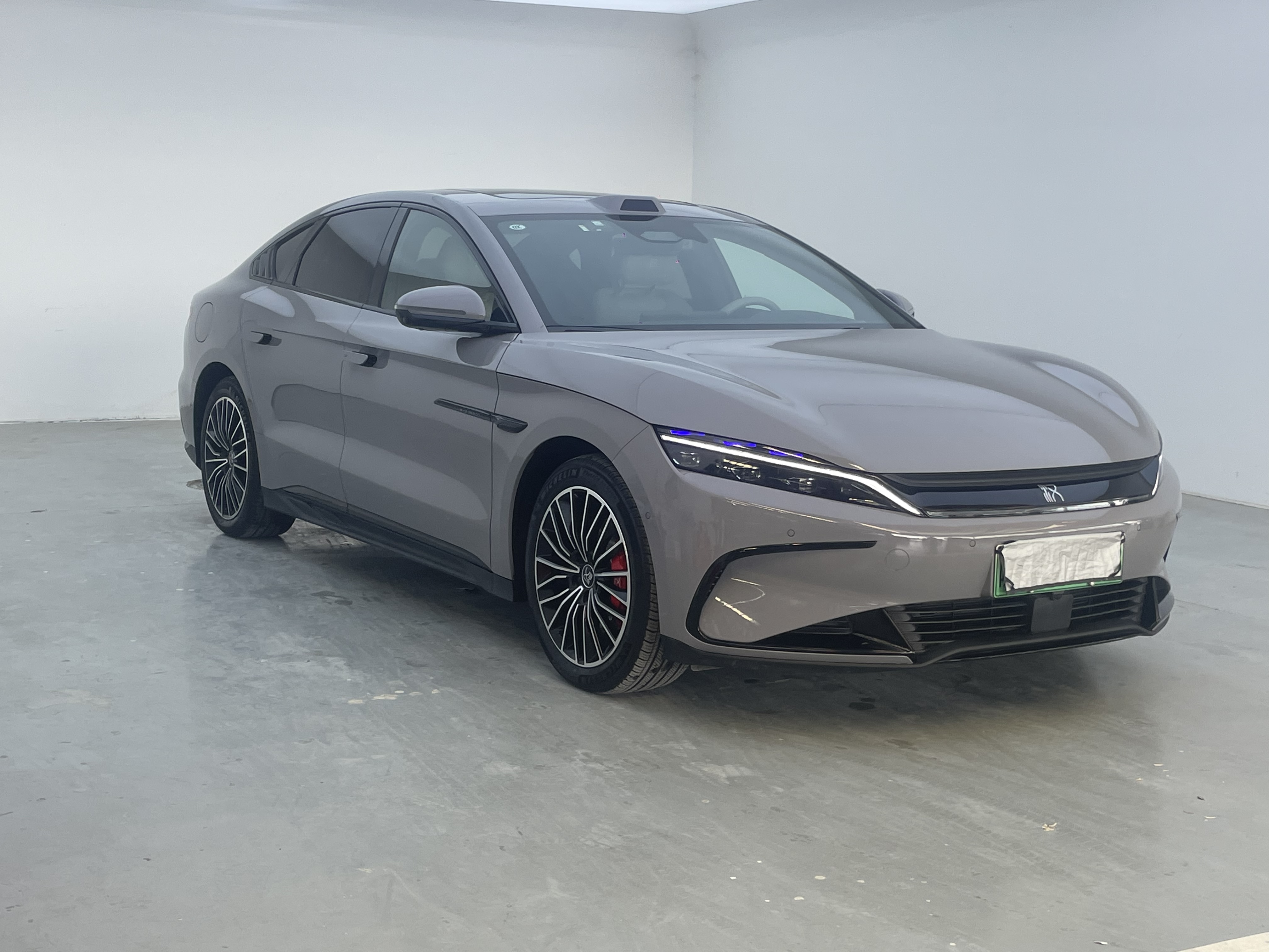 BYD Han 2025 #2 BYD Han 2025 car image #2