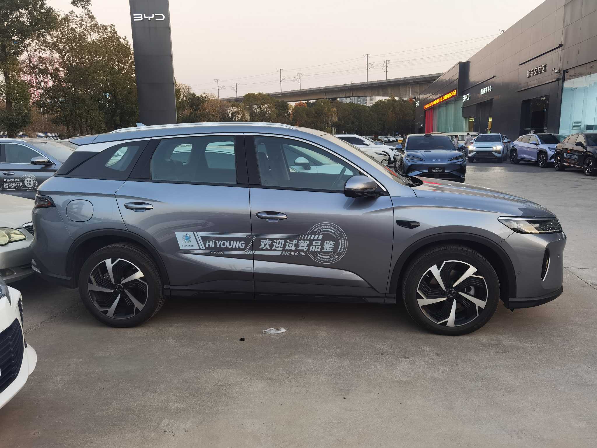 BYD Sea Lion 05 DM-i 2025 car image #2