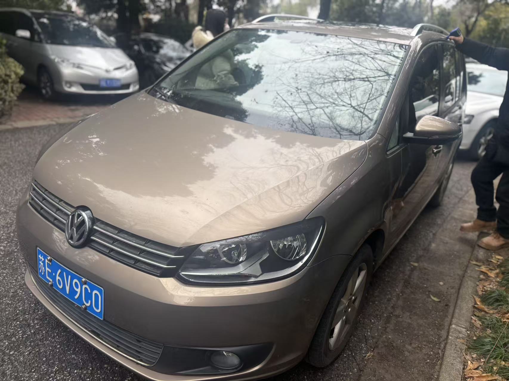 Volkswagen Touran 2016 car image #2