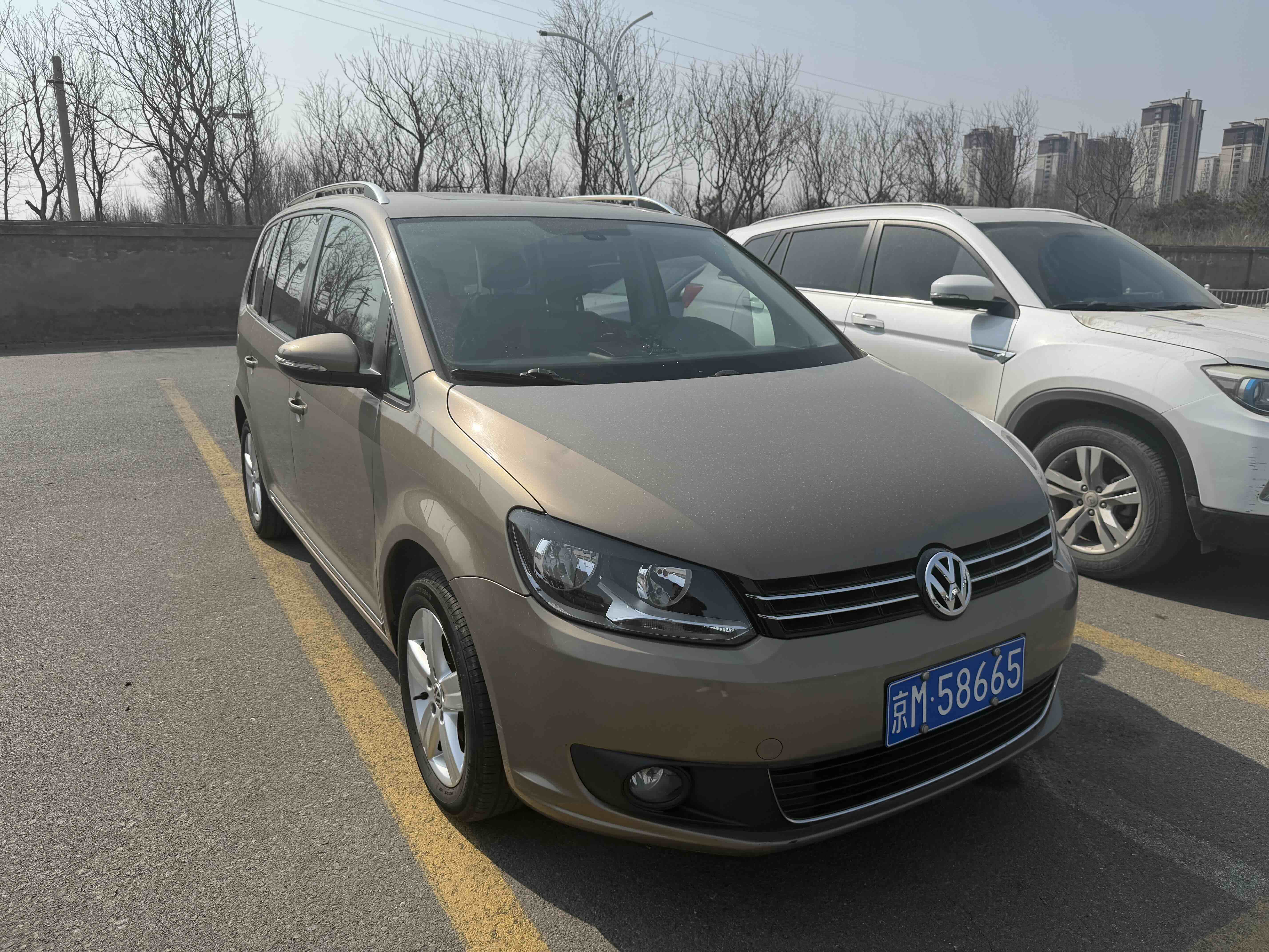 Volkswagen Touran 2016 car image #2