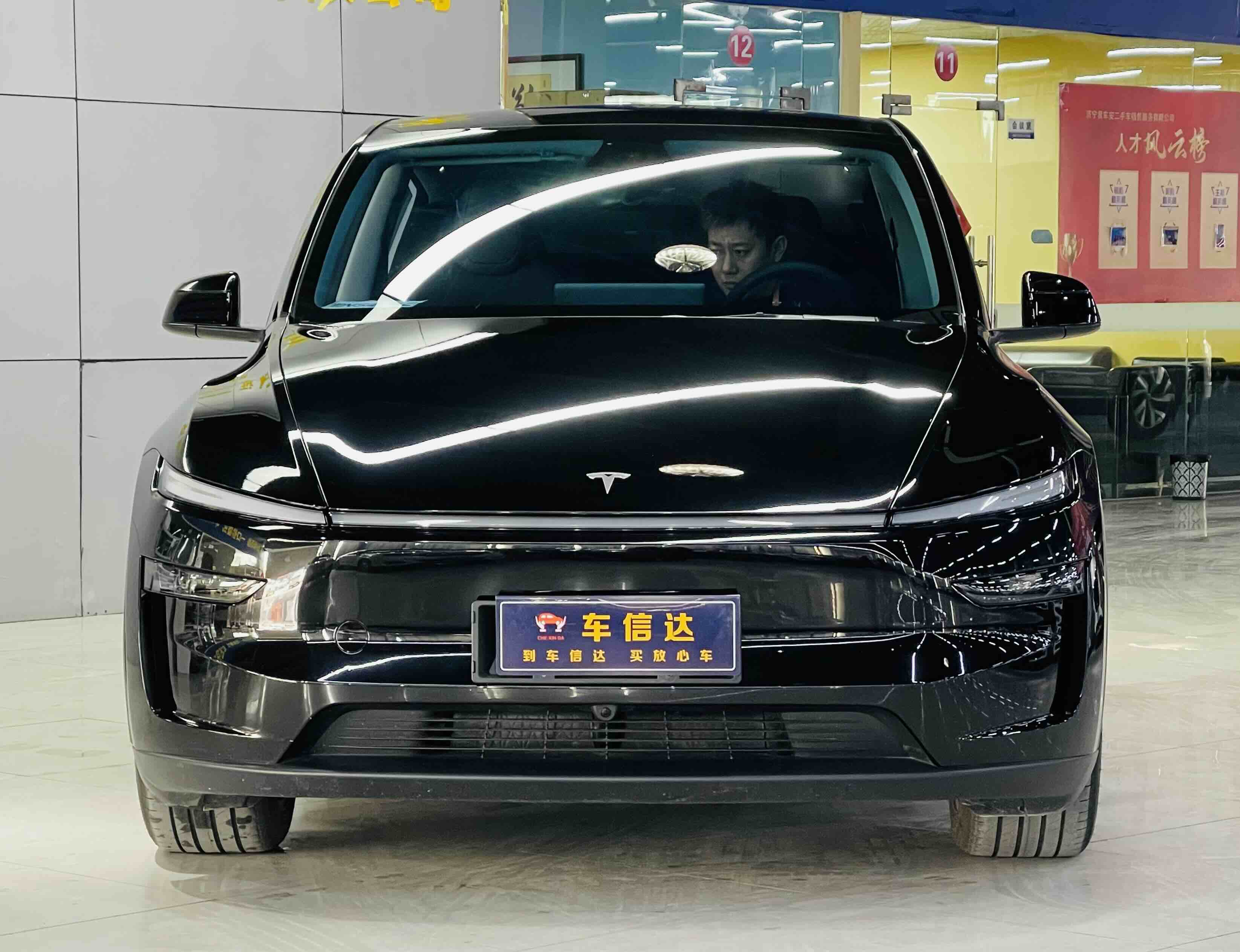 特斯拉 Model Y 2025 汽车图片 #2