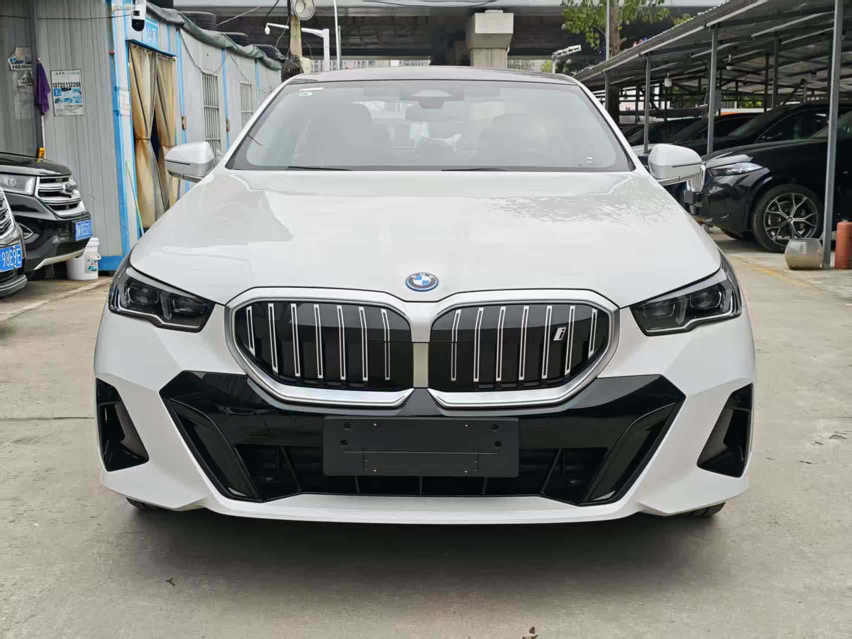 BMW i5 M60 2025 #2 BMW i5 M60 2025 car image #2