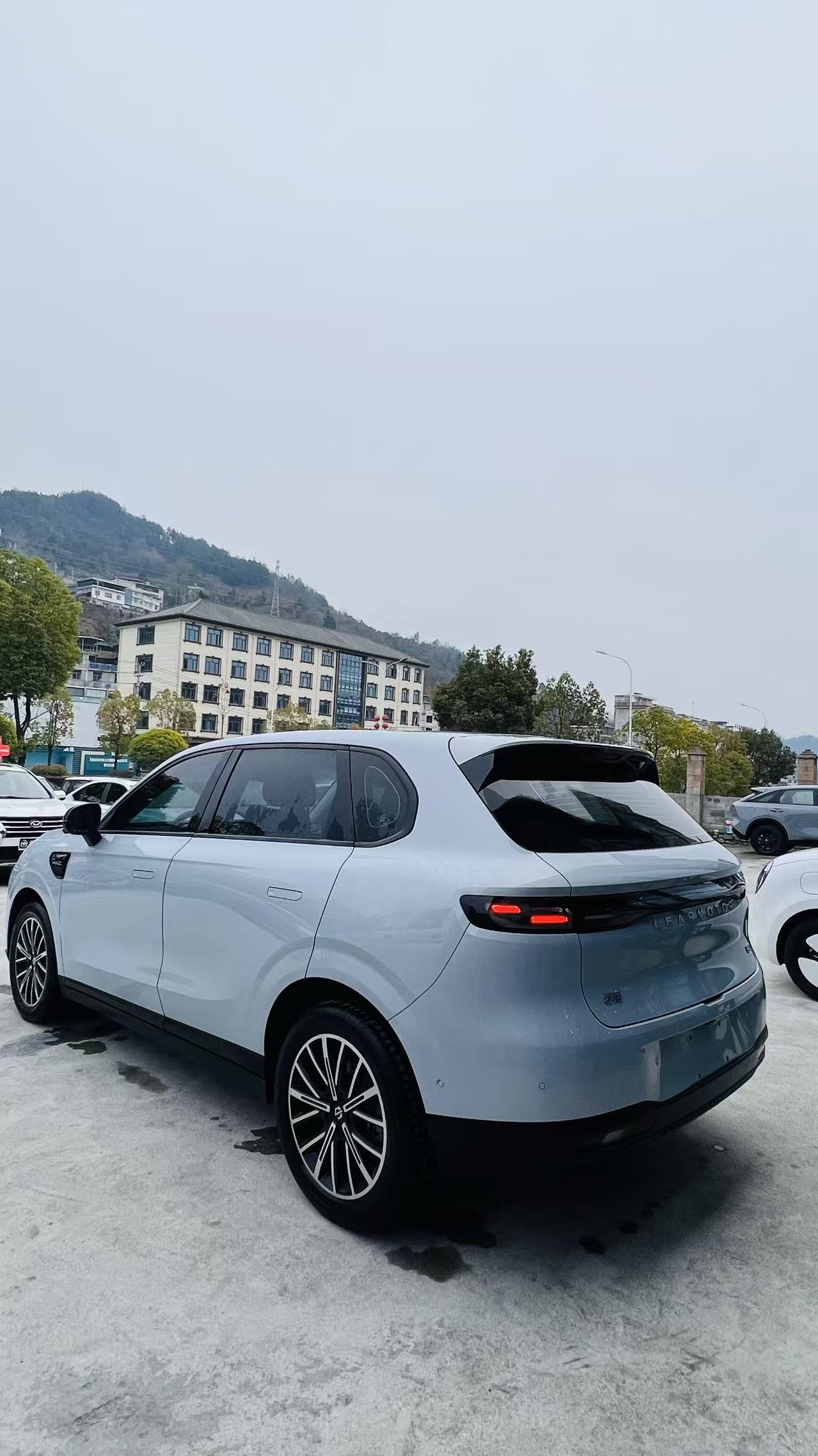 零跑汽车 零跑B10 2025 汽车图片 #2