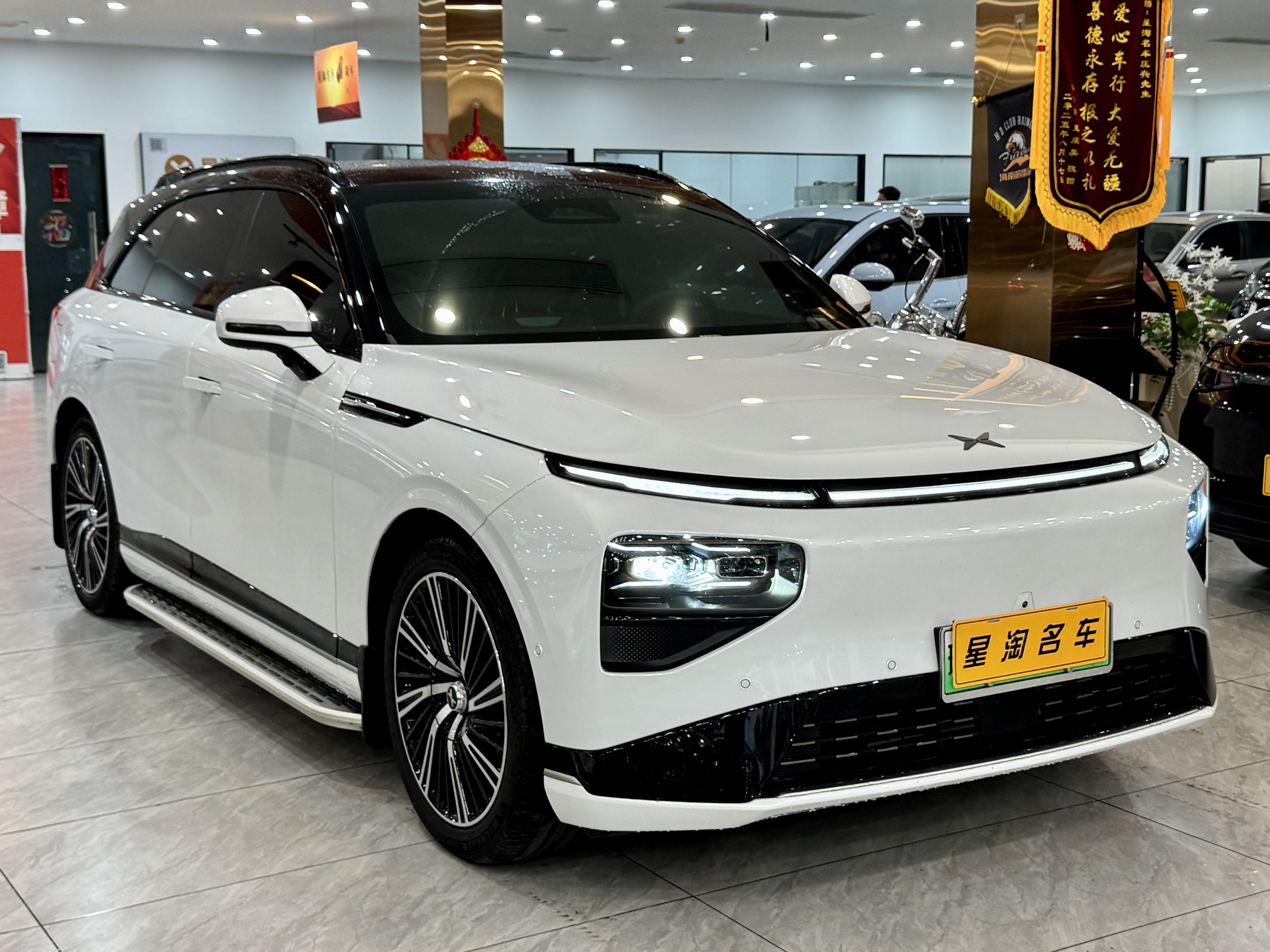 Xpeng G9 2025 car image #2