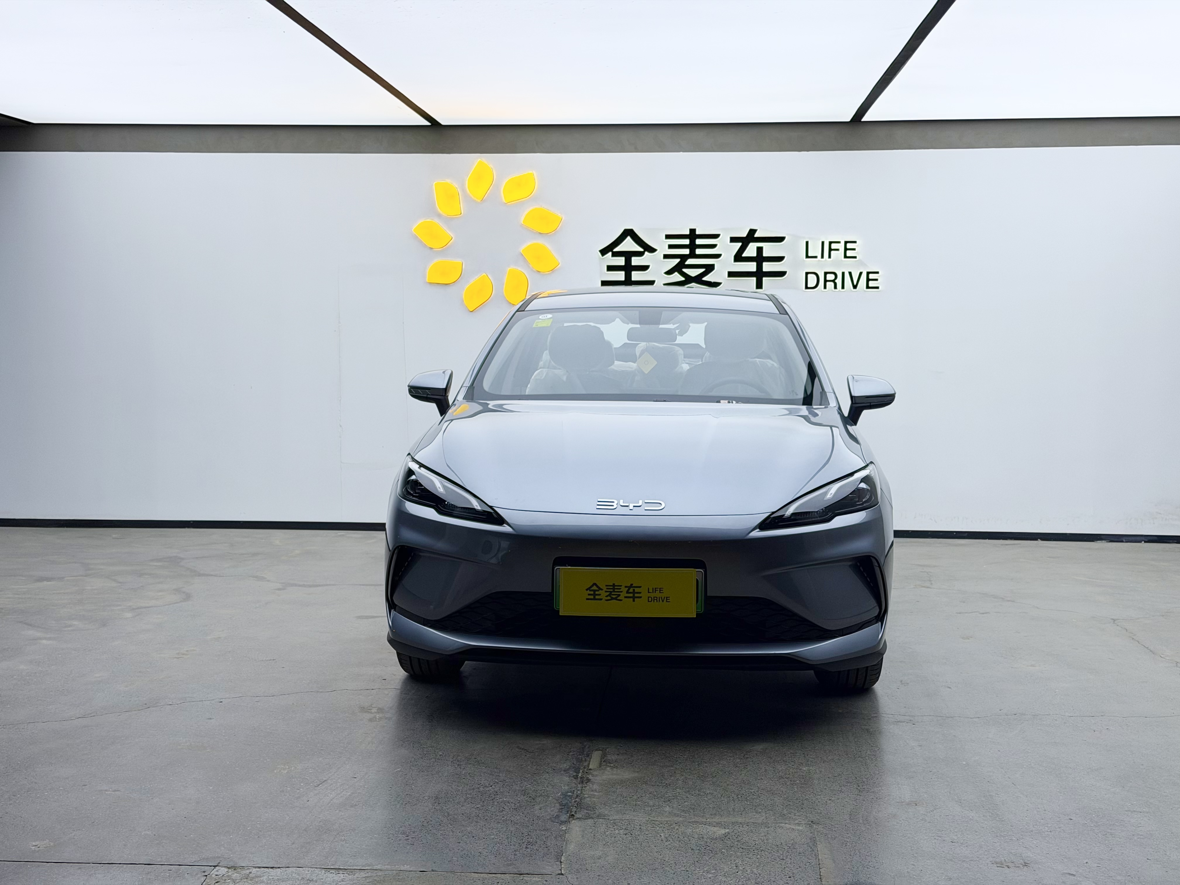 BYD Seal 05 DM-i 2025 car image #2