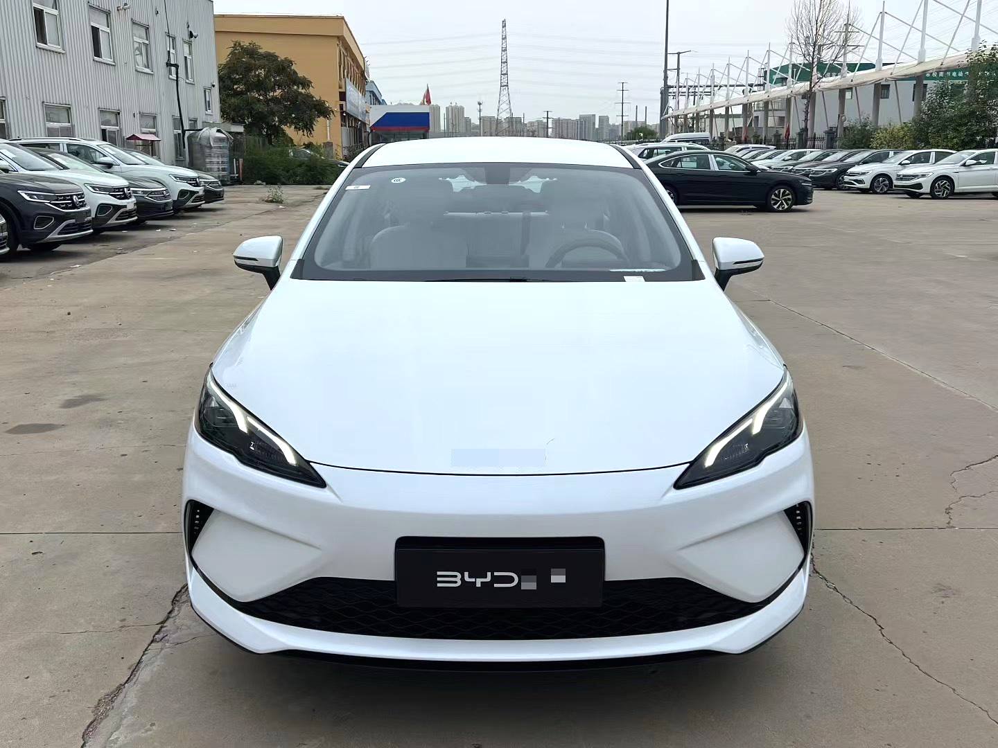 BYD Seal 05 DM-i 2025 #2 BYD Seal 05 DM-i 2025 car image #2