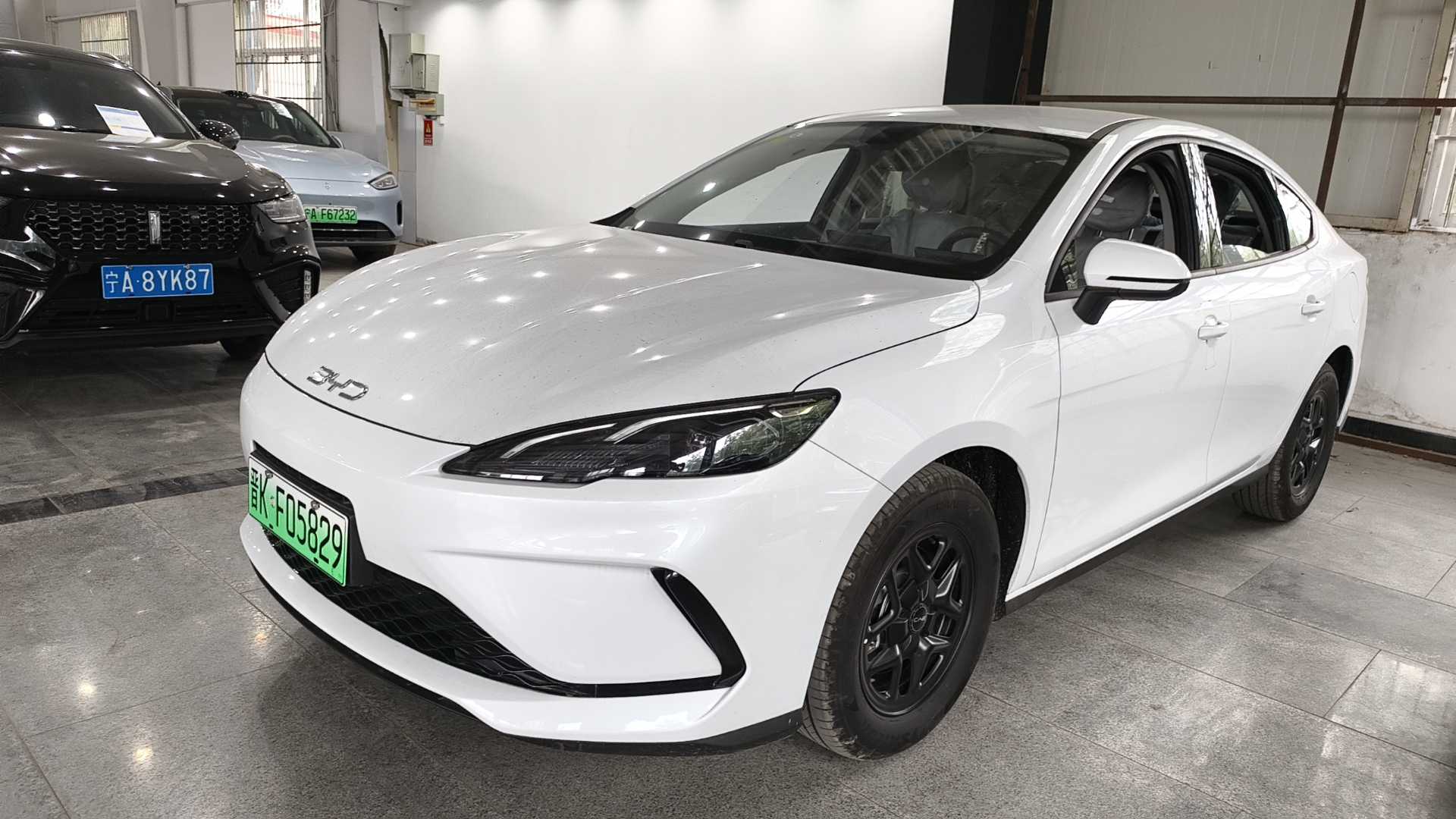 BYD Seal 05 DM-i 2025 car image #2