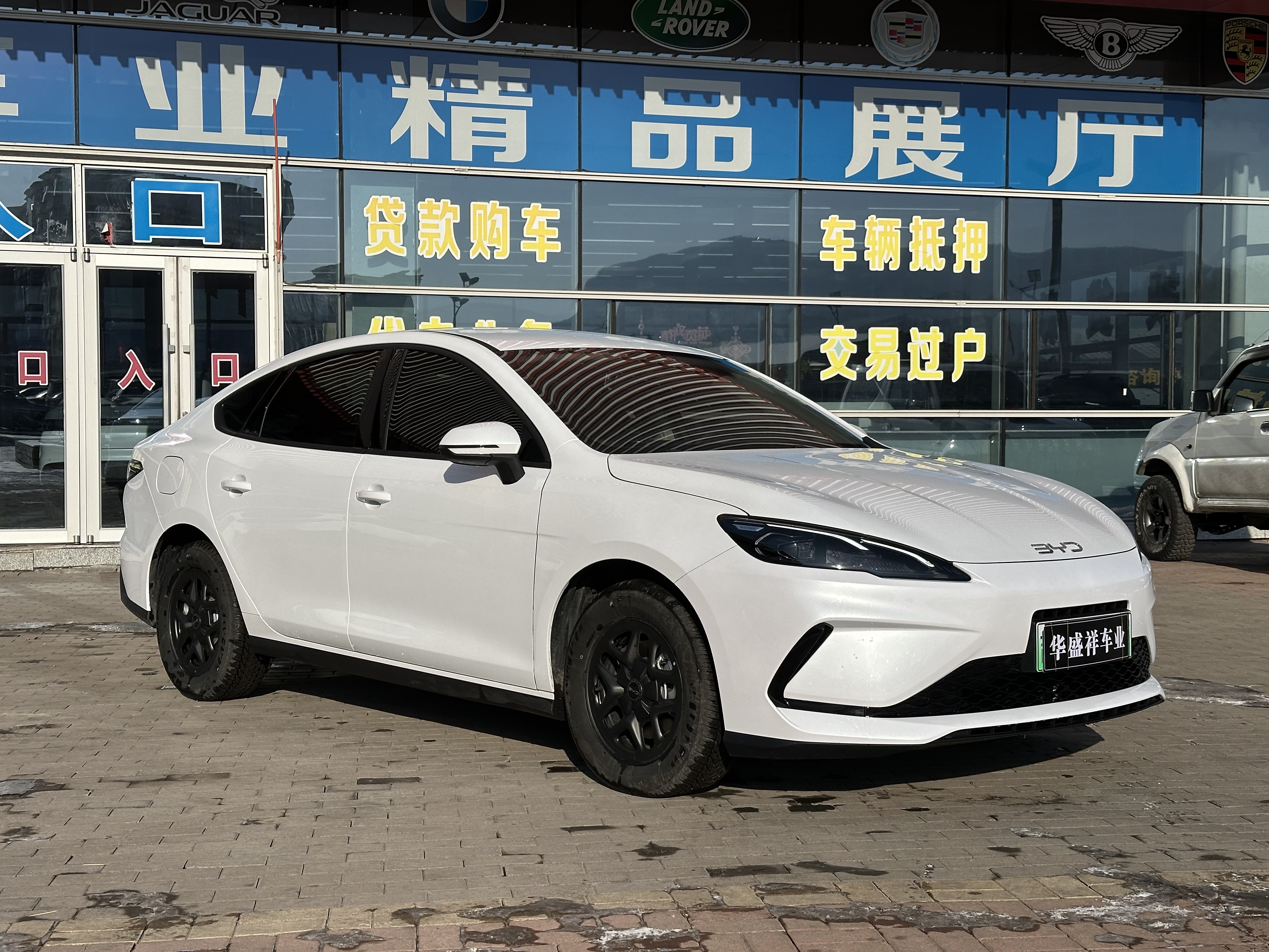 BYD Seal 05 DM-i 2025 car image #2