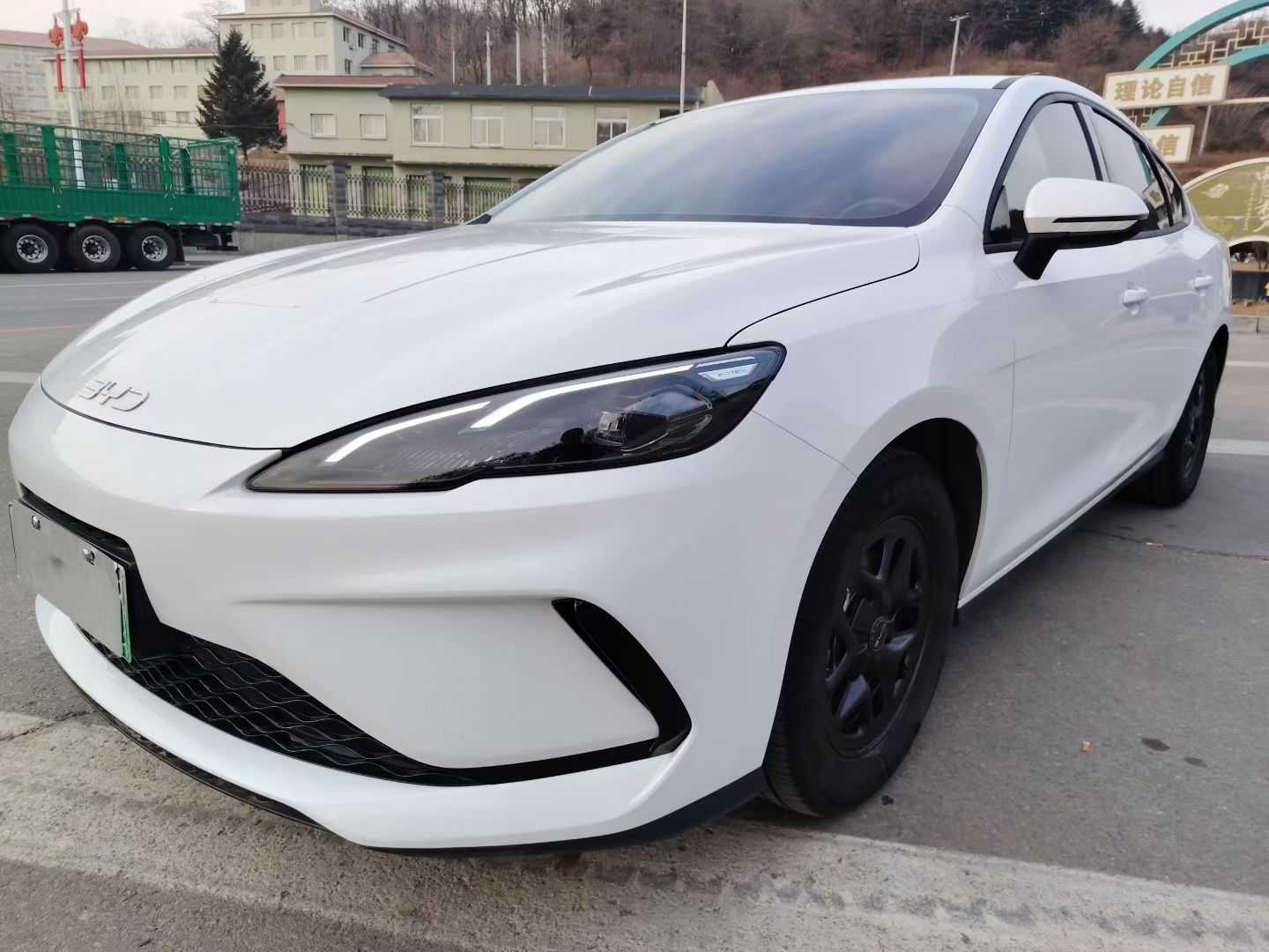 BYD Seal 05 DM-i 2025 car image #2