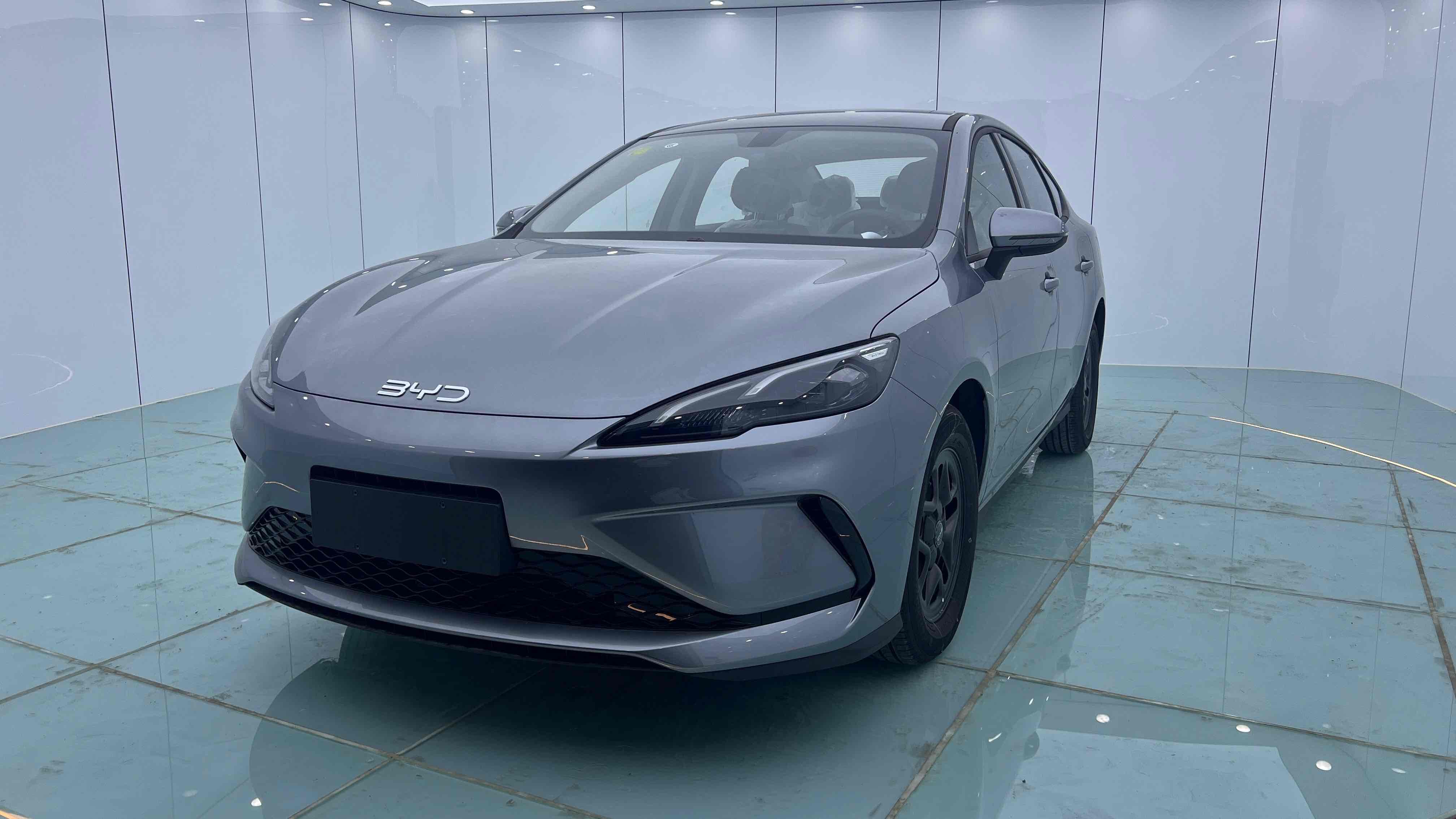 BYD Seal 2025 car image #2