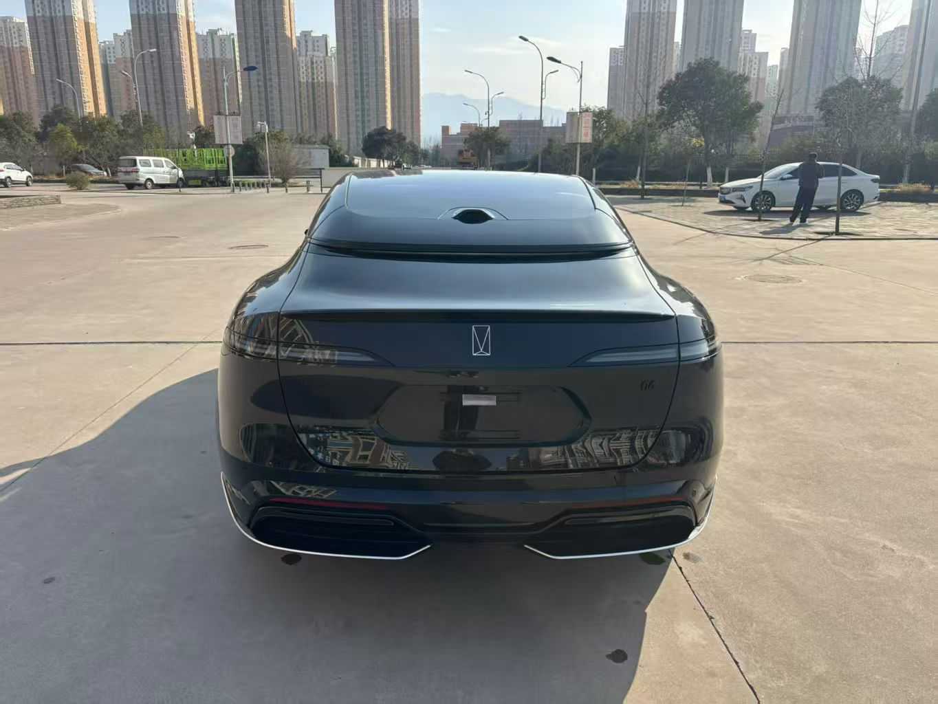 Avatr 06 2025 car image #2