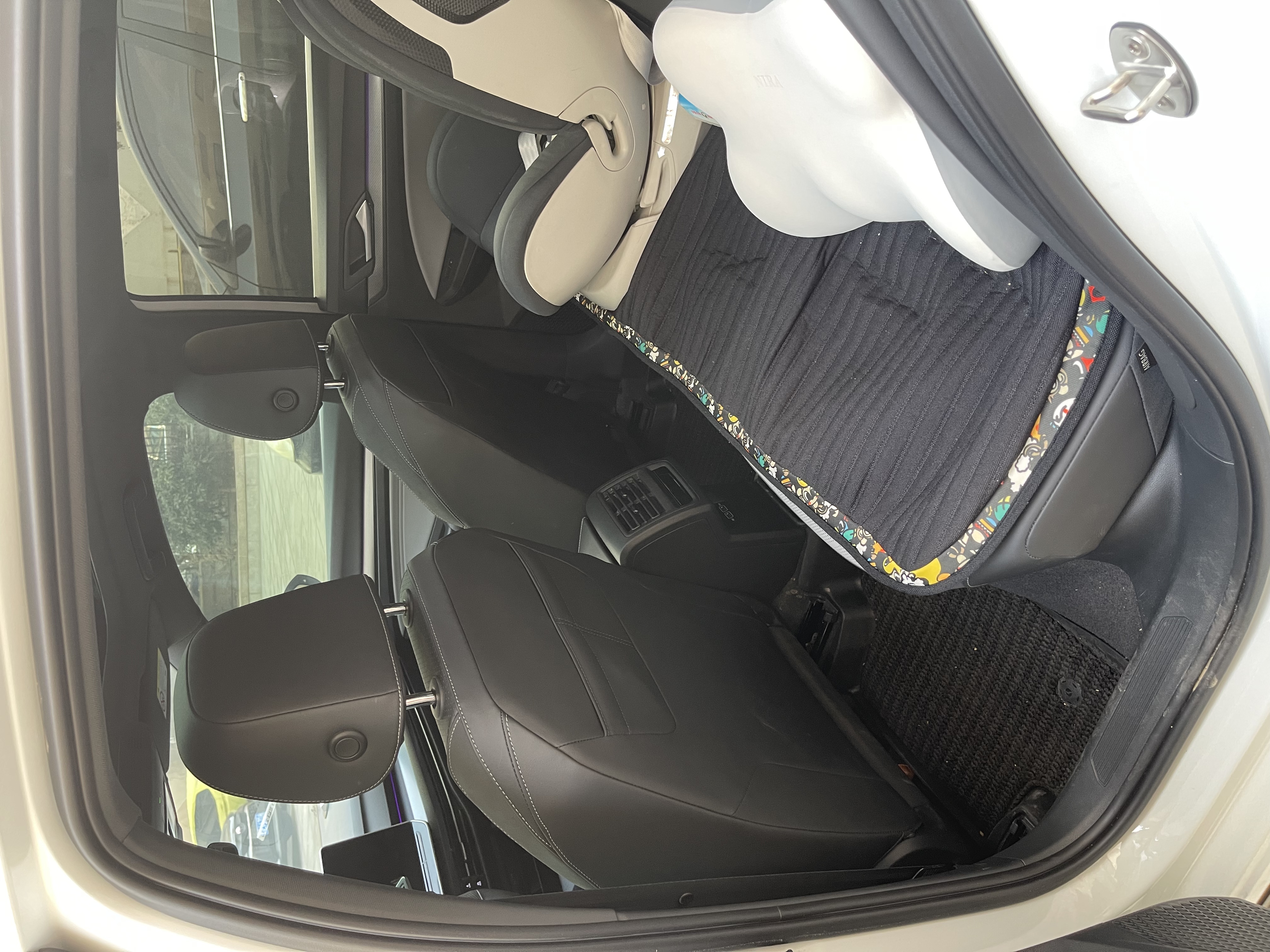 Volkswagen Golf 2025 car image #2
