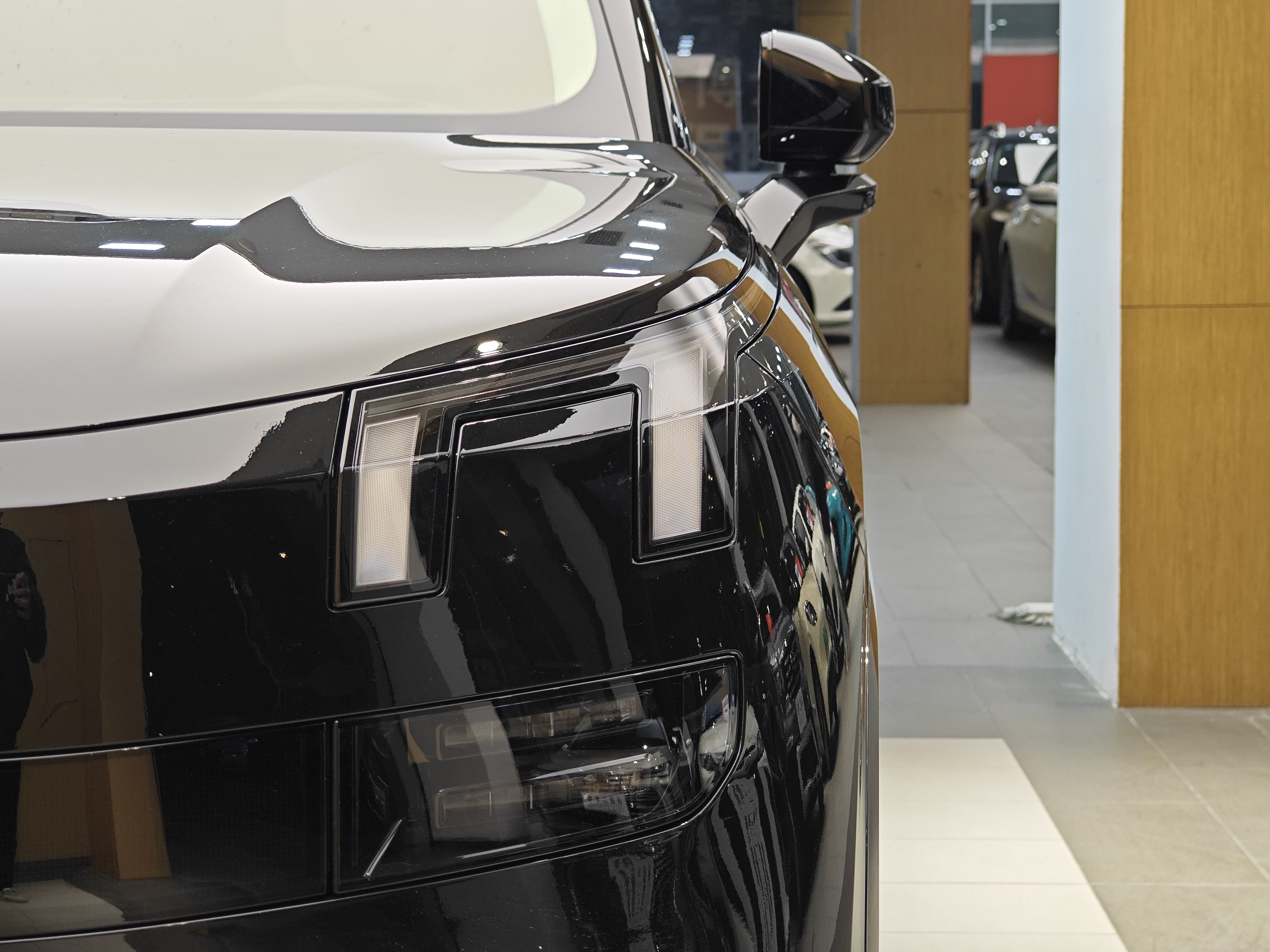 Lynk & Co 900 2025 car image #2