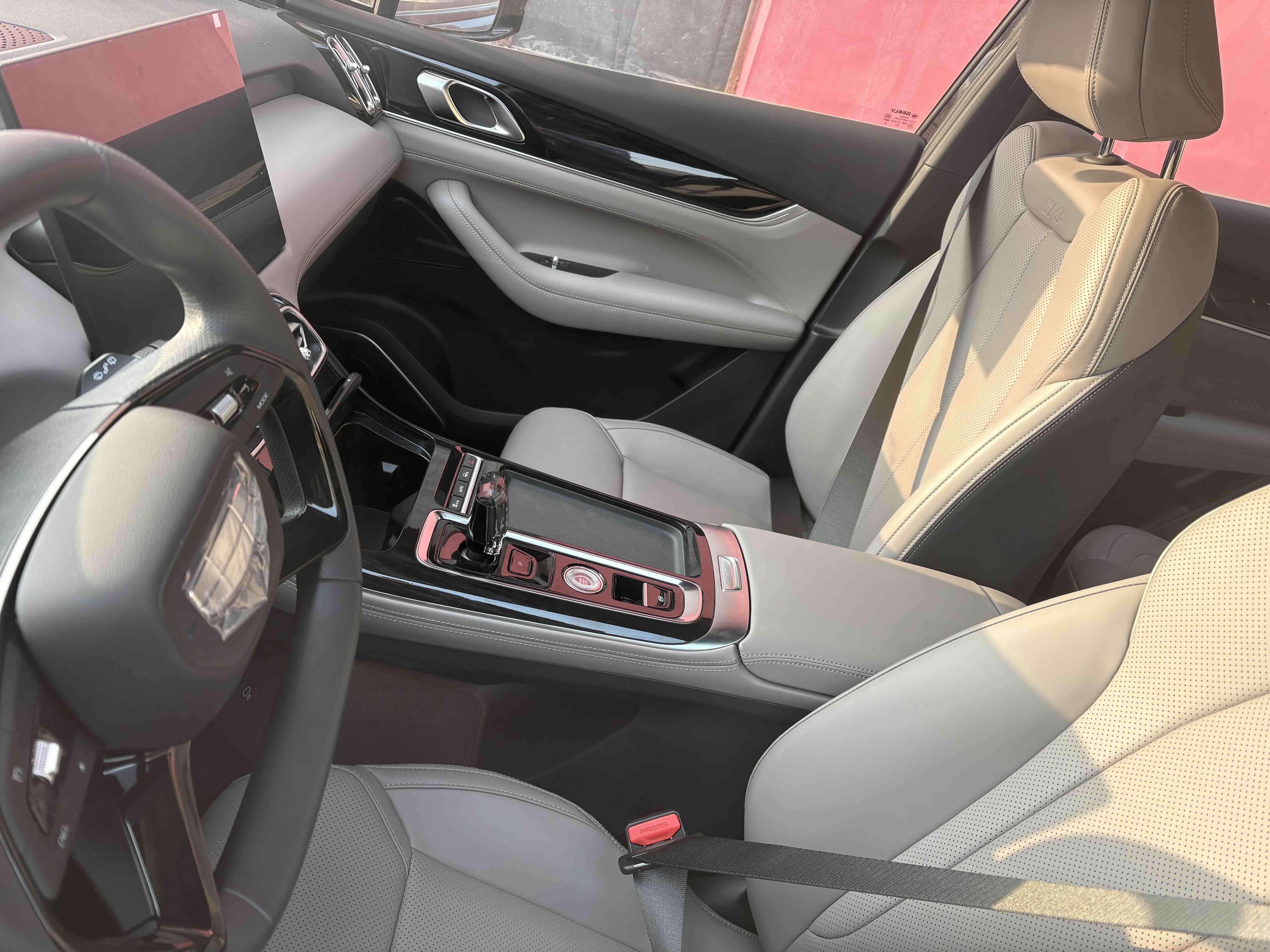GEELY Boyue L 2026 car image #2
