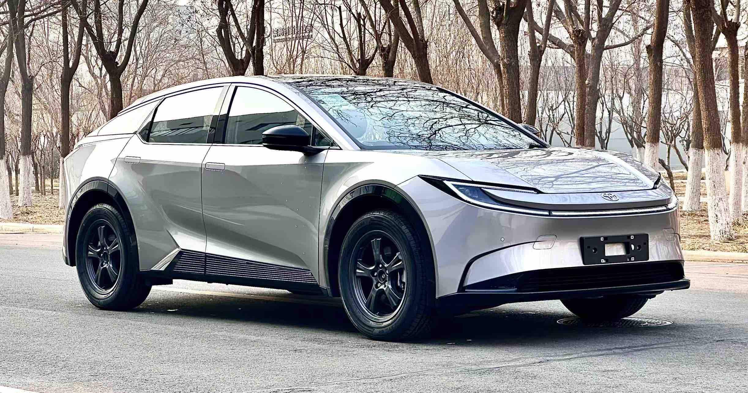 Toyota bZ5 2025 car image #2