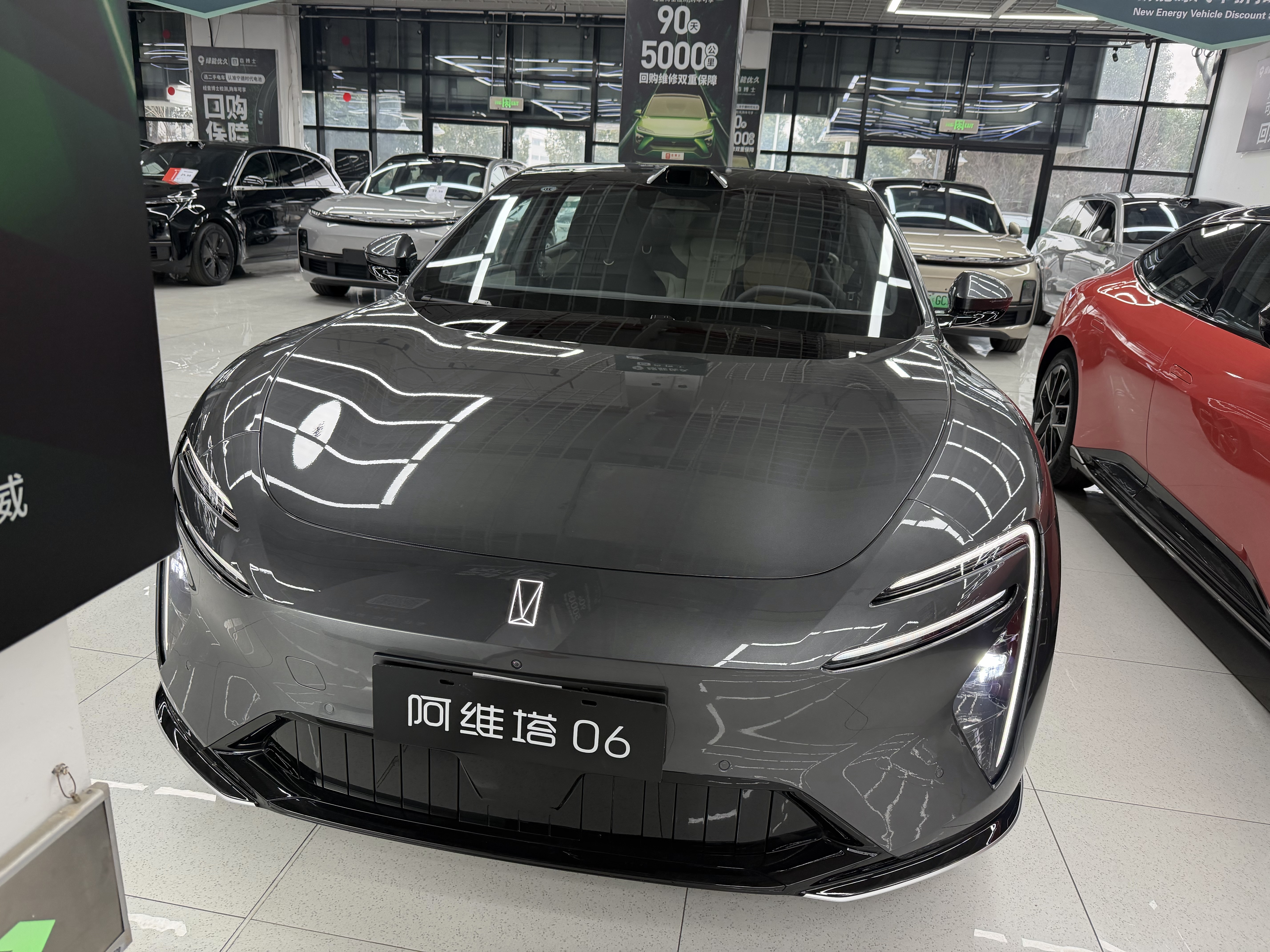 Avatr 06 2026 car image #2