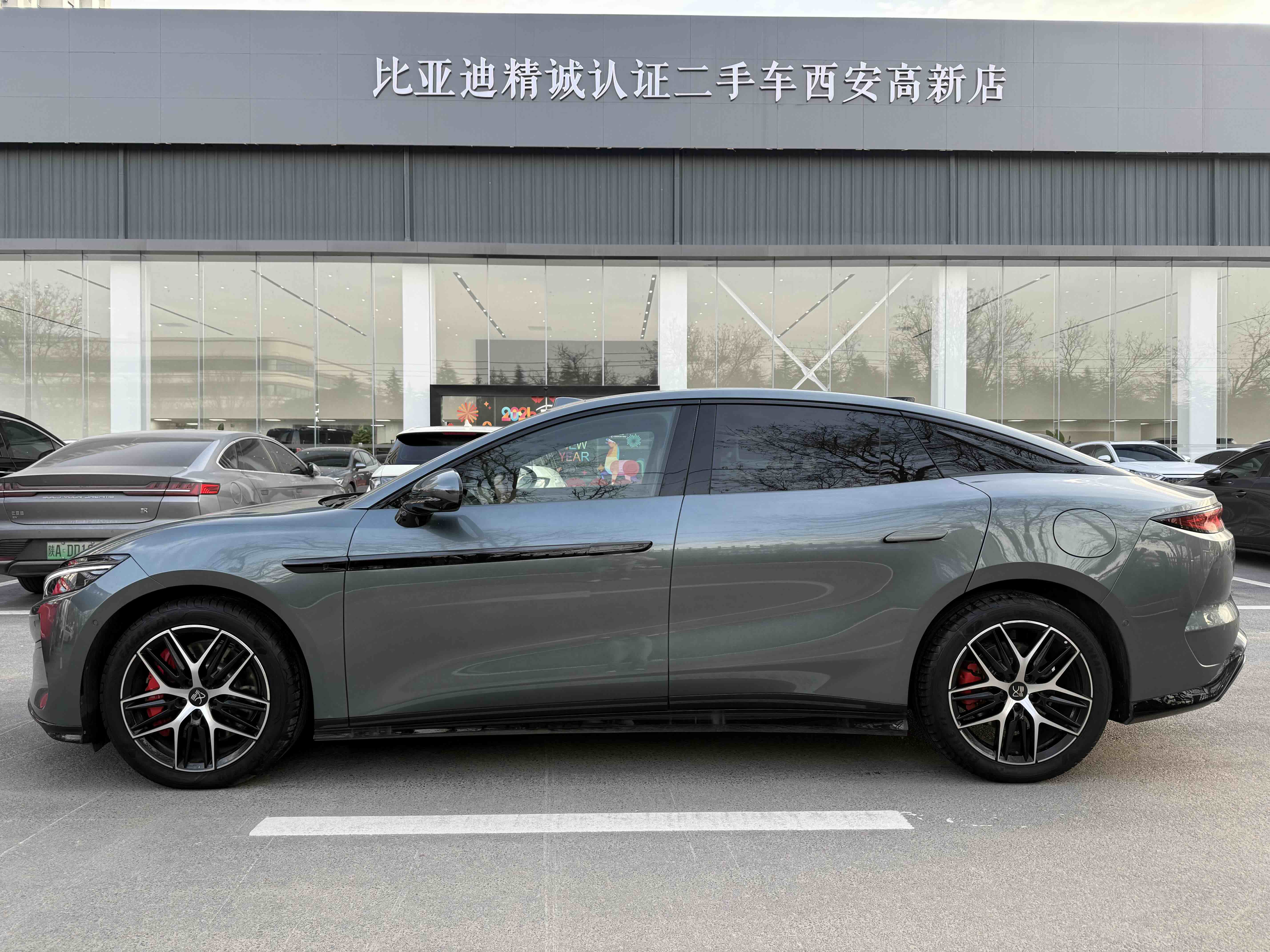 BYD HanL 2025 #2 BYD HanL 2025 car image #2