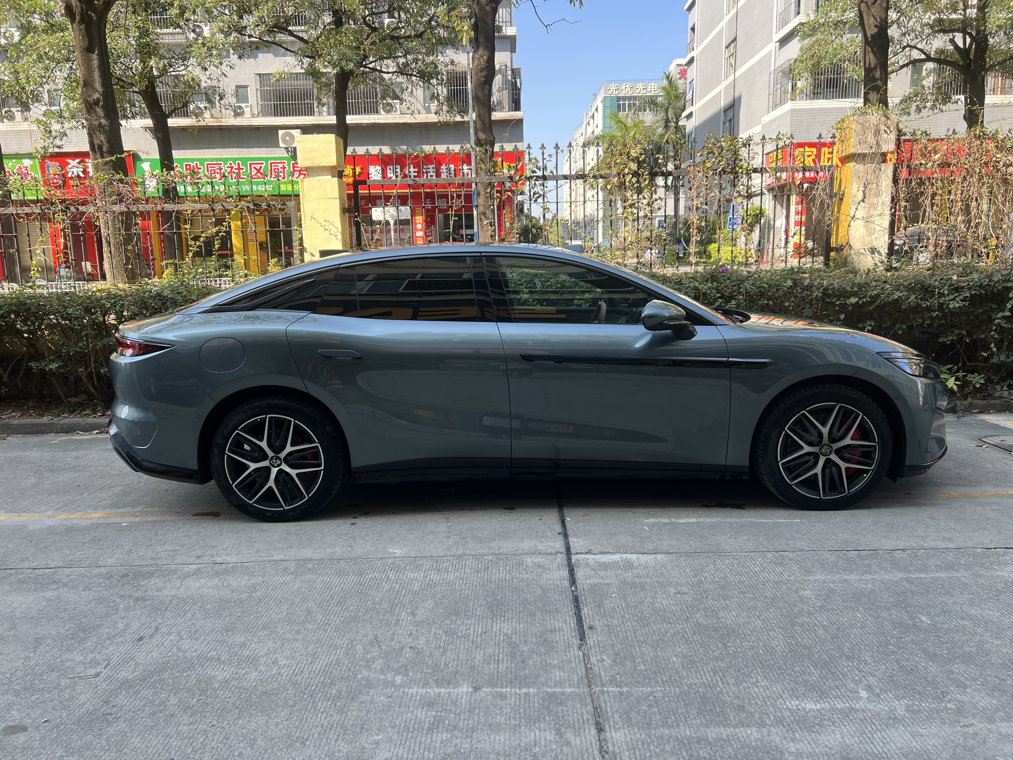 BYD HanL 2025 صورة سيارة #2