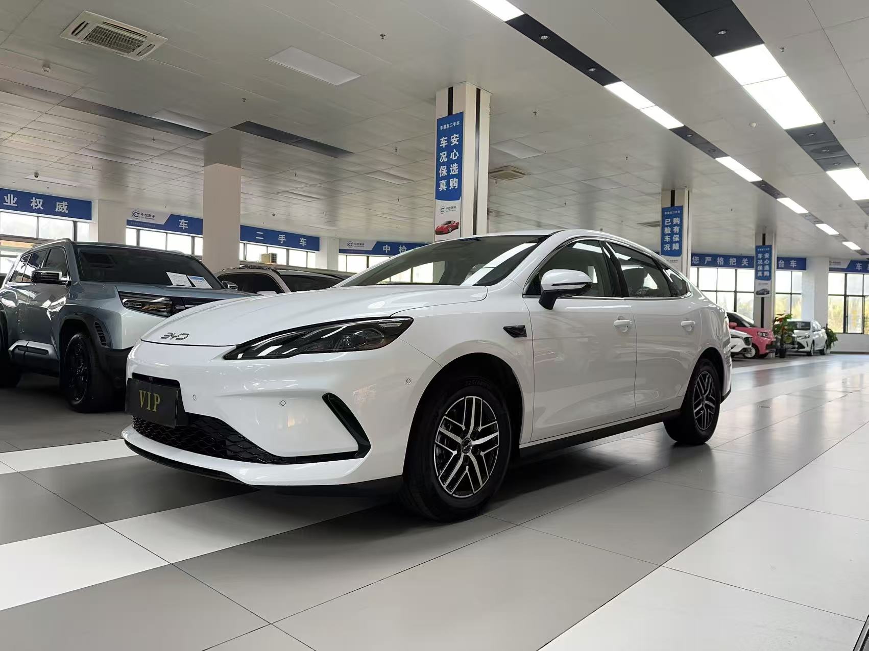 BYD Seal 05 DM-i 2025 car image #2