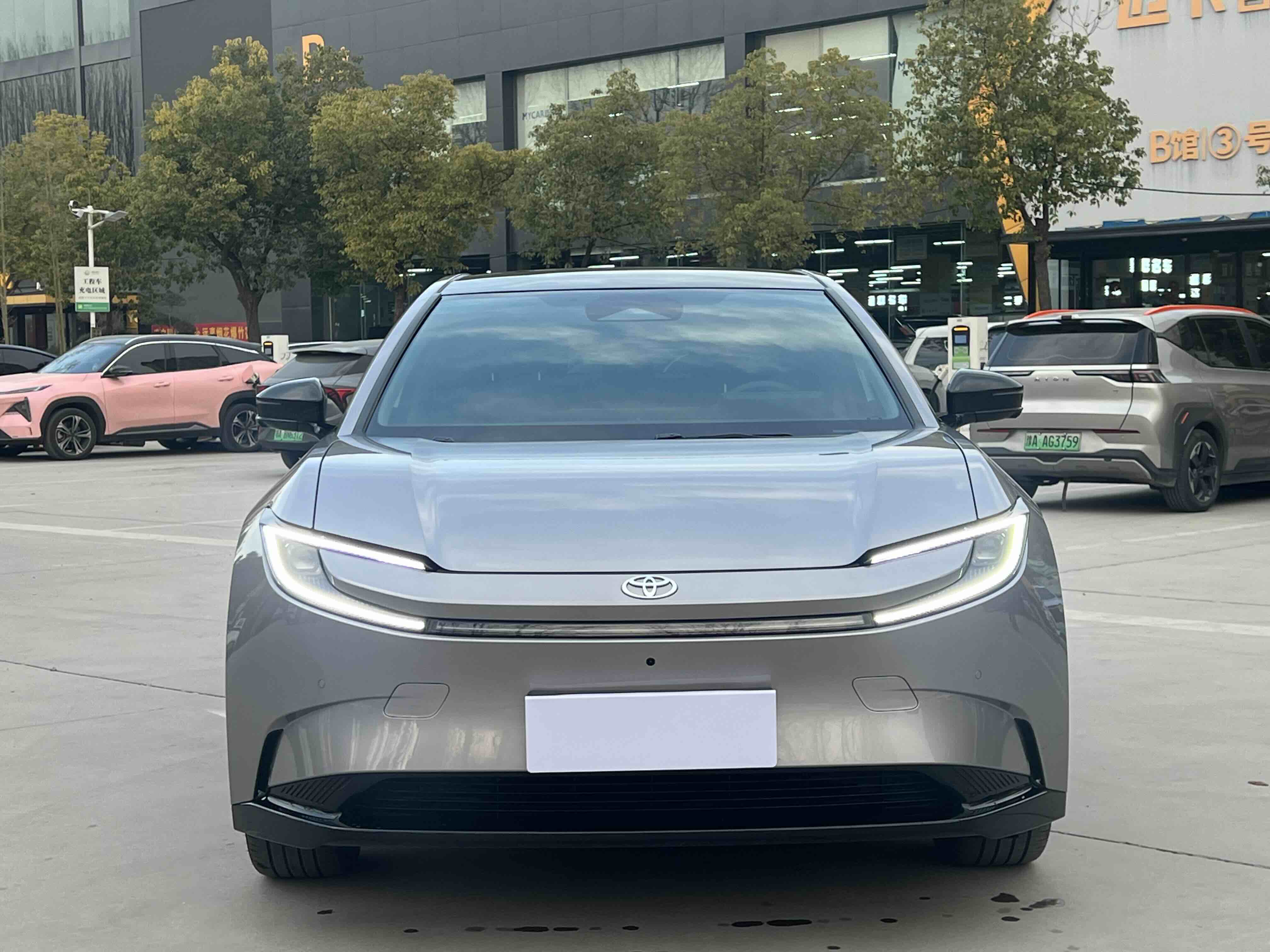 Toyota bZ5 2025 car image #2