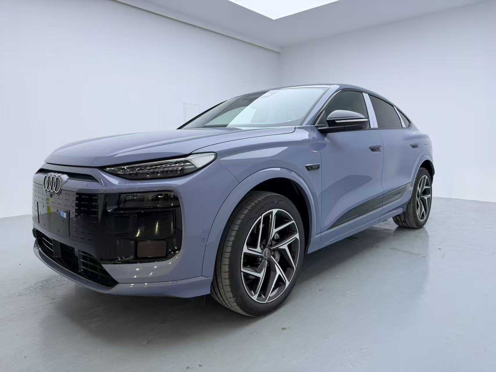 Audi Q6L Sportback e-tron 2025 car image #2