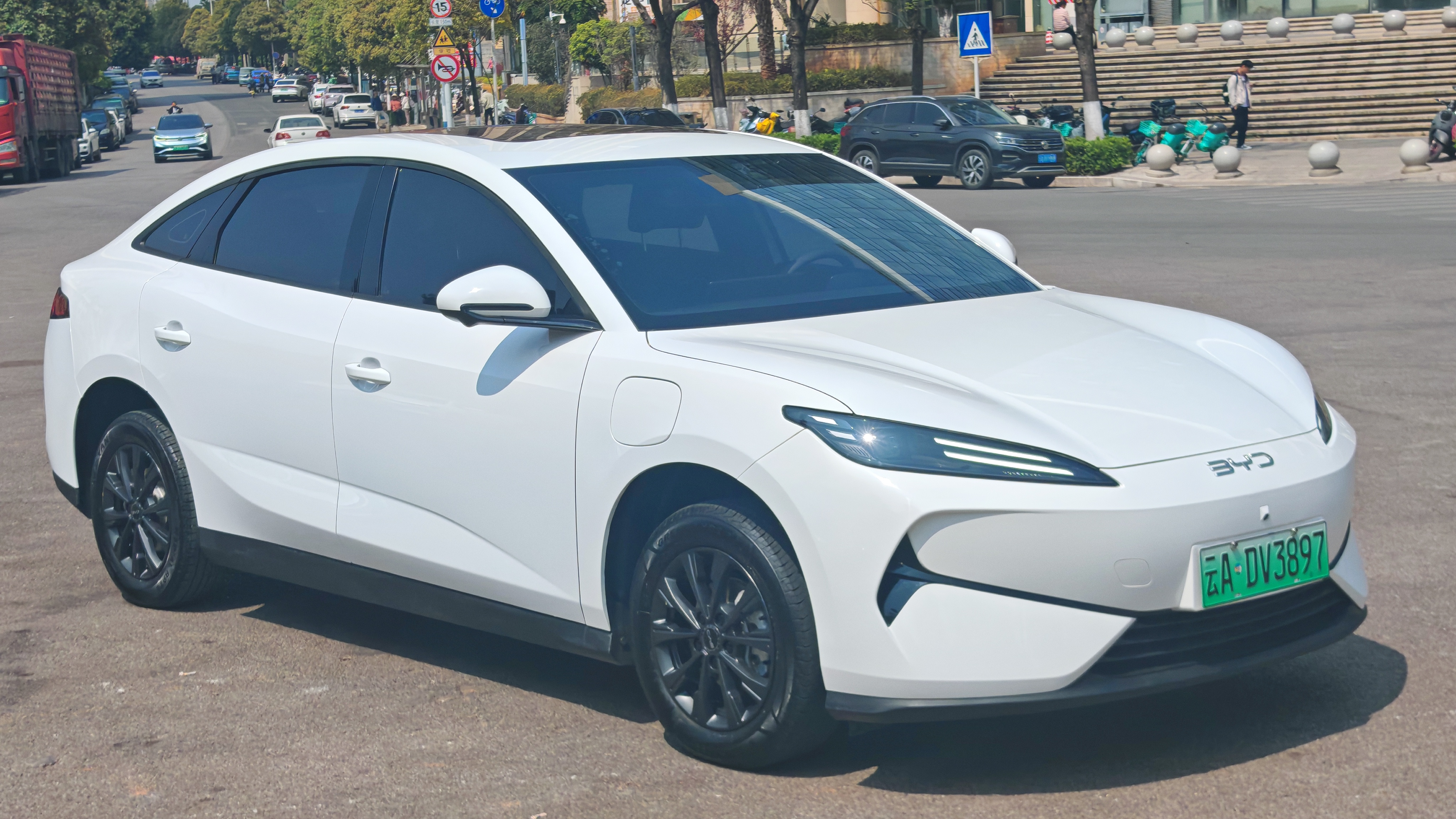 BYD e7 2025 immagine di auto #2