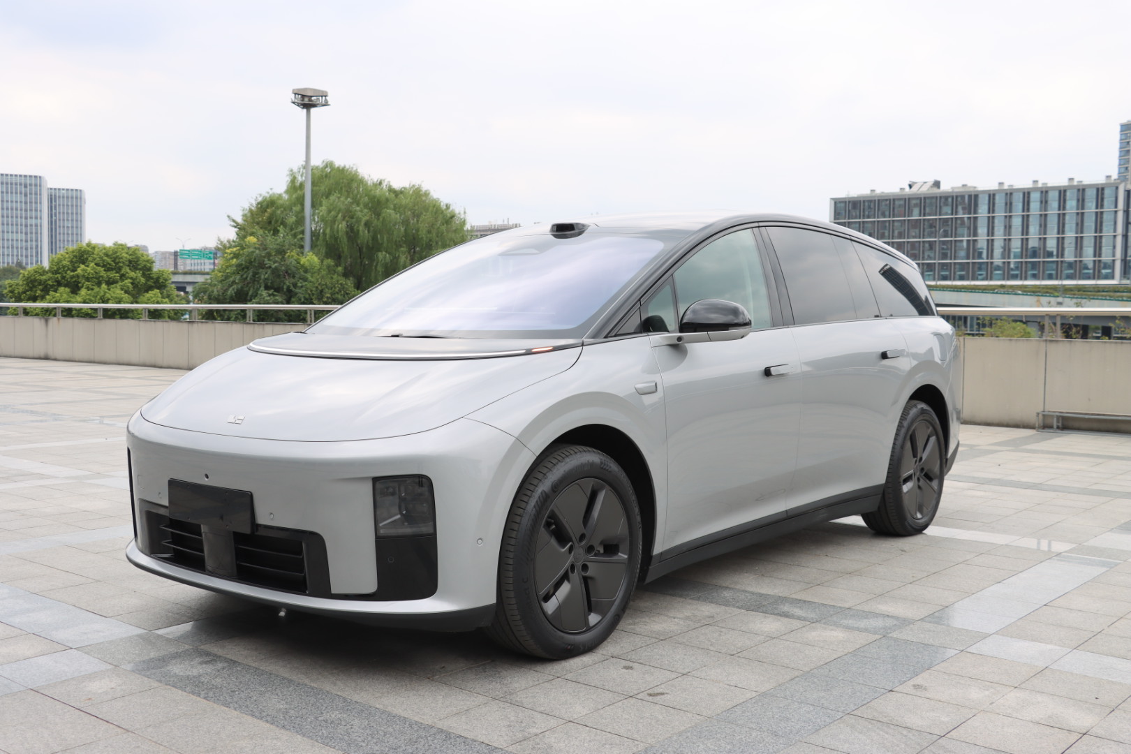 Li i8 2025 image de voiture #2