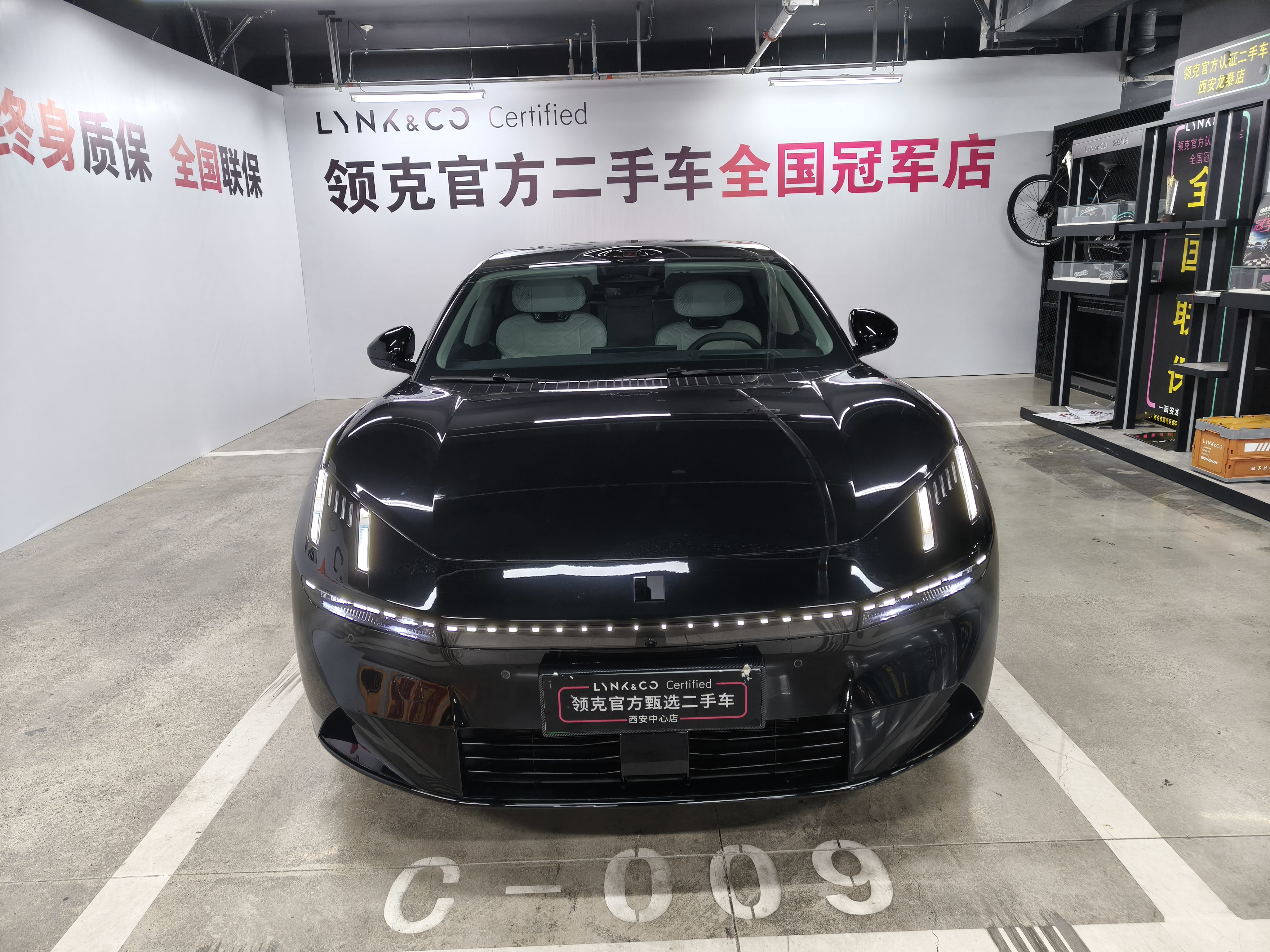 Lynk & Co 10 EM-P 2025 car image #2