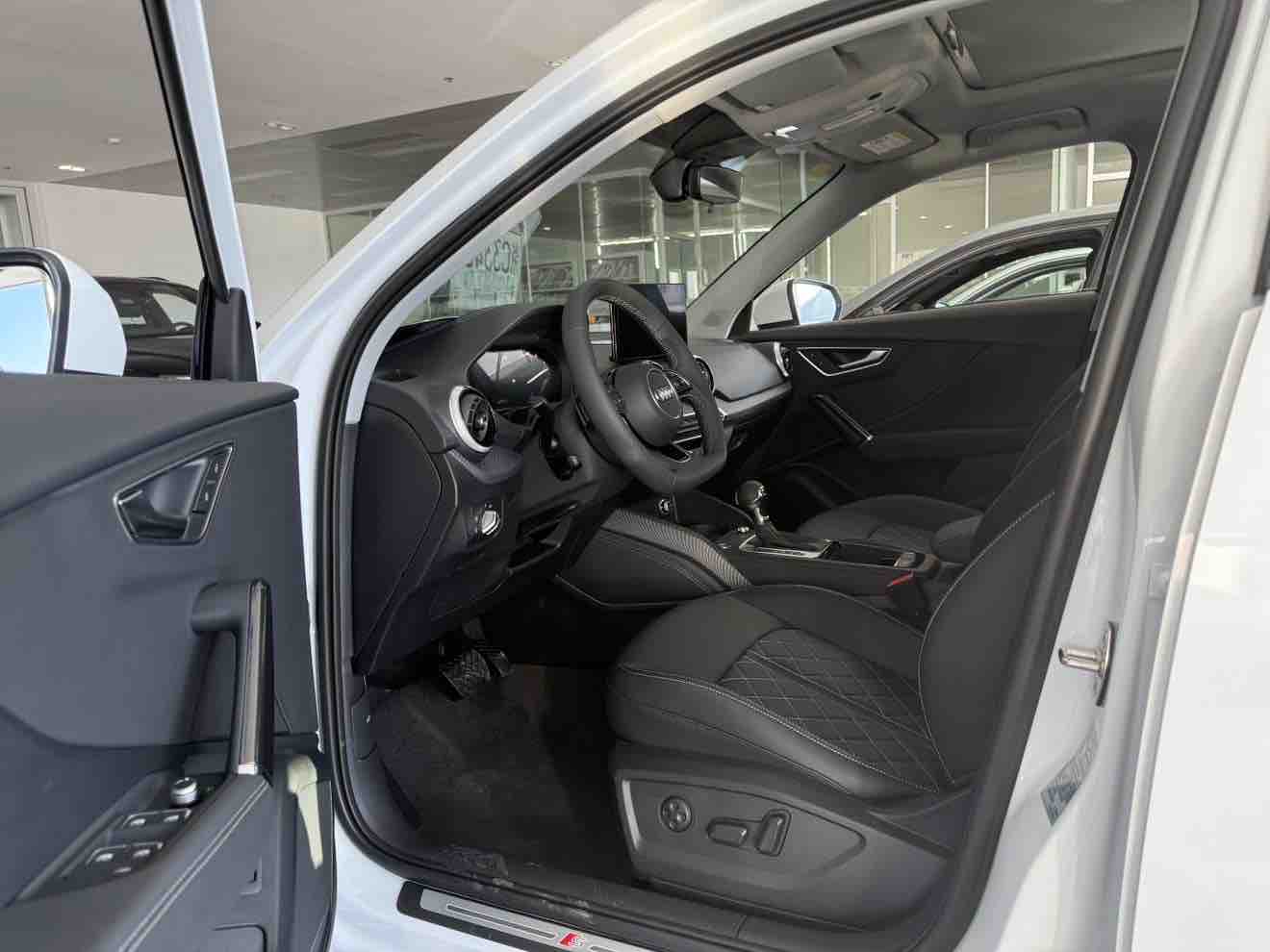 Q2L 2025 #2 Q2L 2025 car image #2