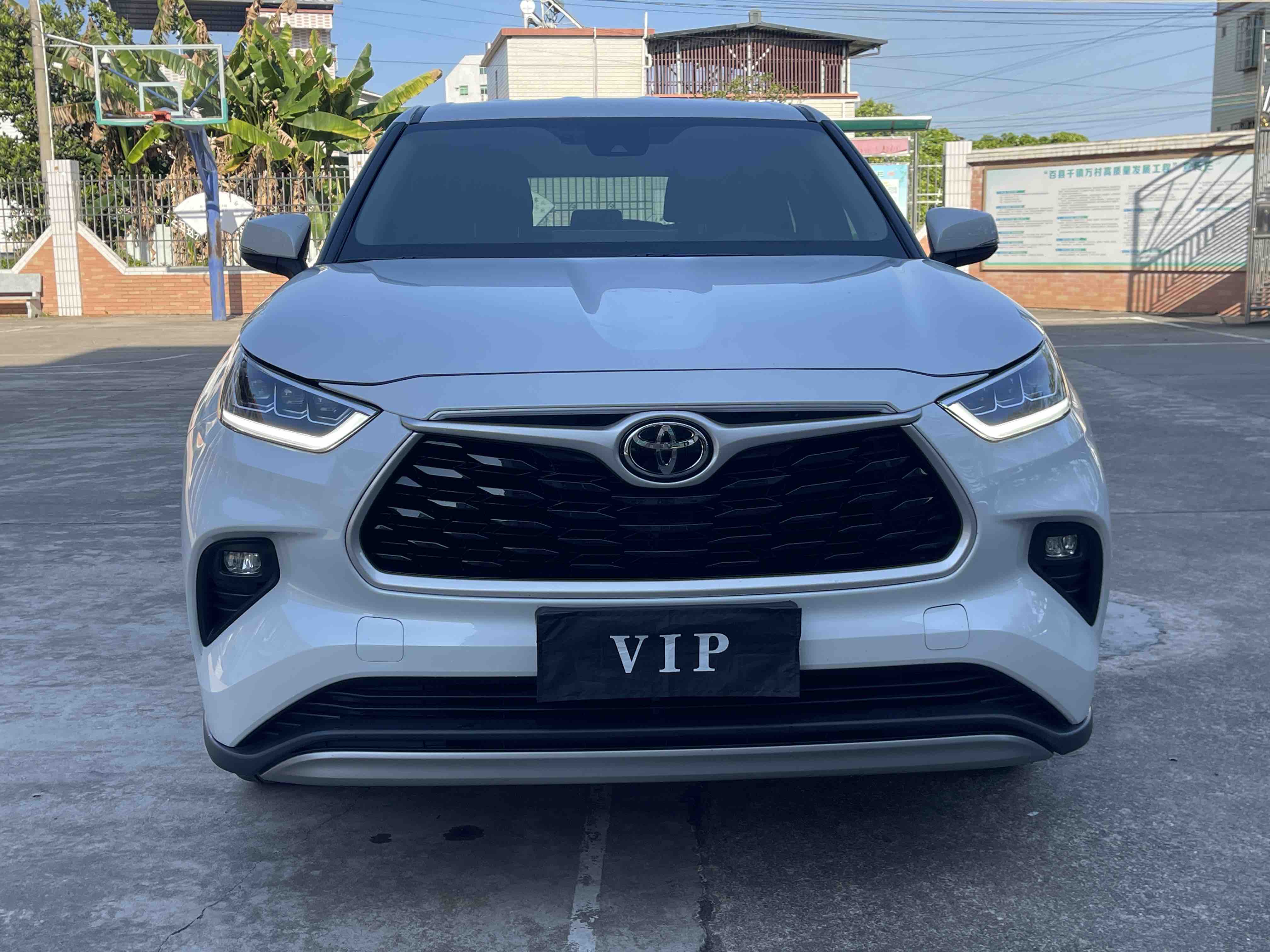 Toyota Highlander 2025 car image #2