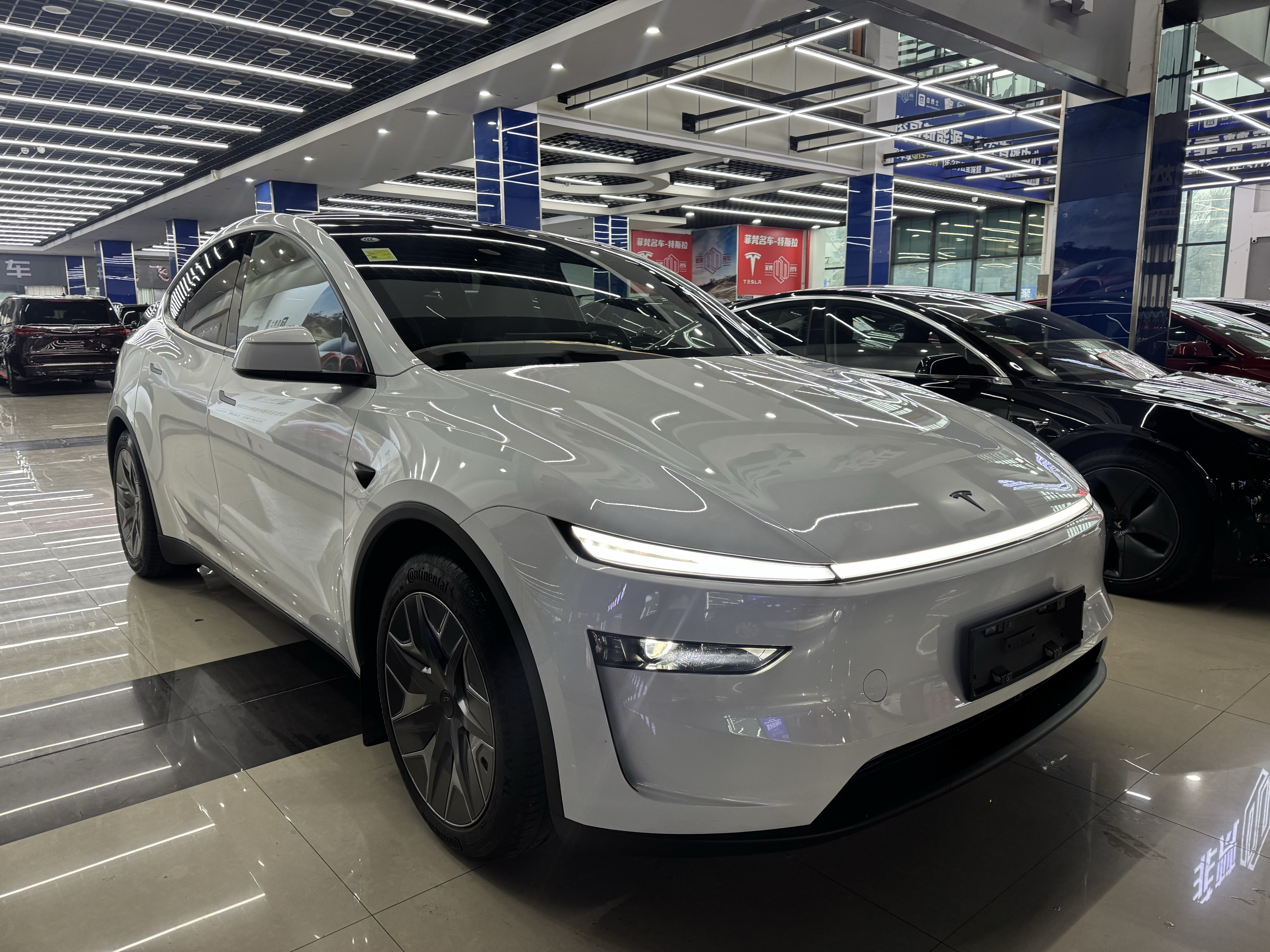 特斯拉 Model Y L 2025 汽车图片 #2