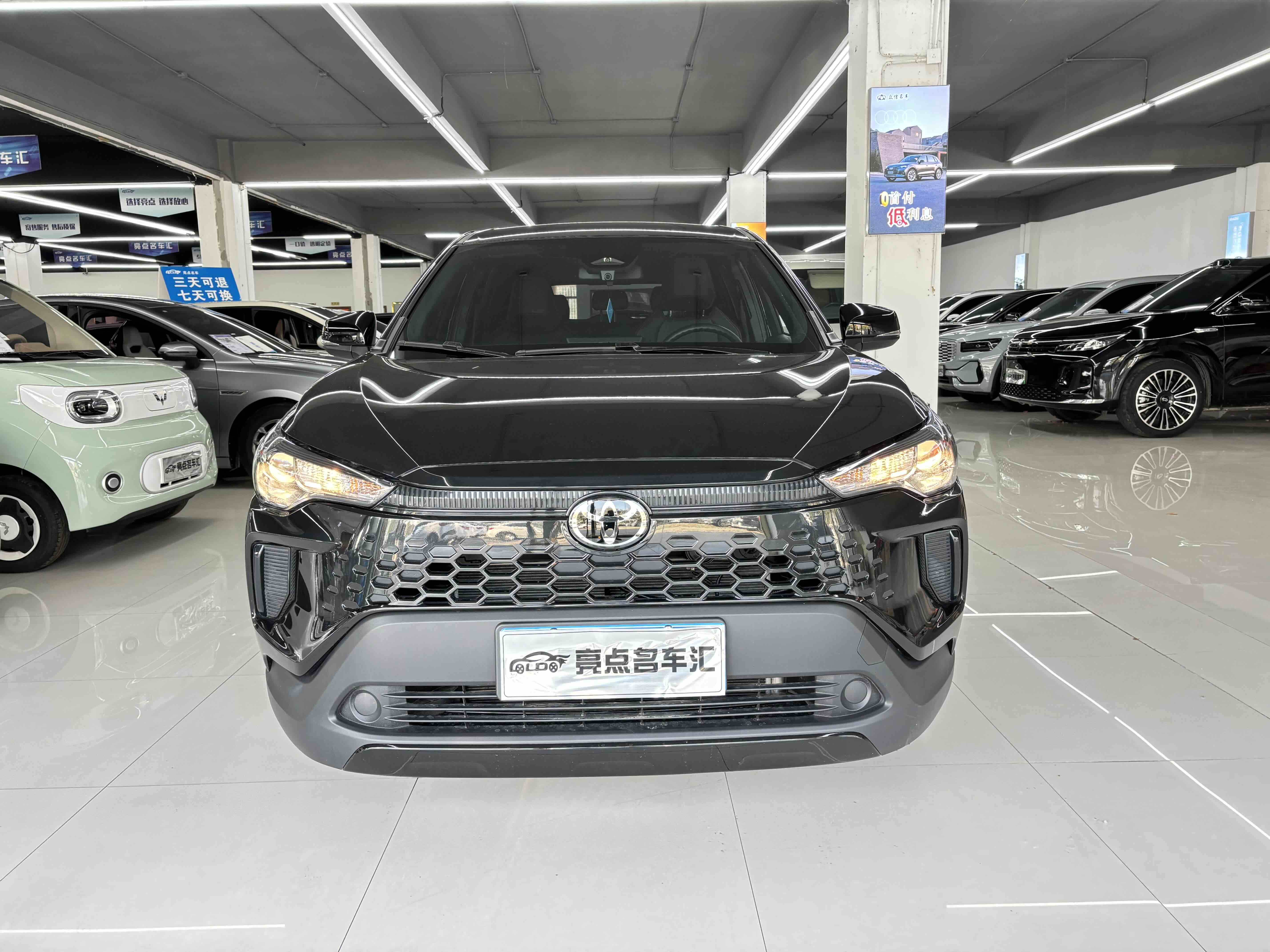 Corolla Cross 2025 car image #2