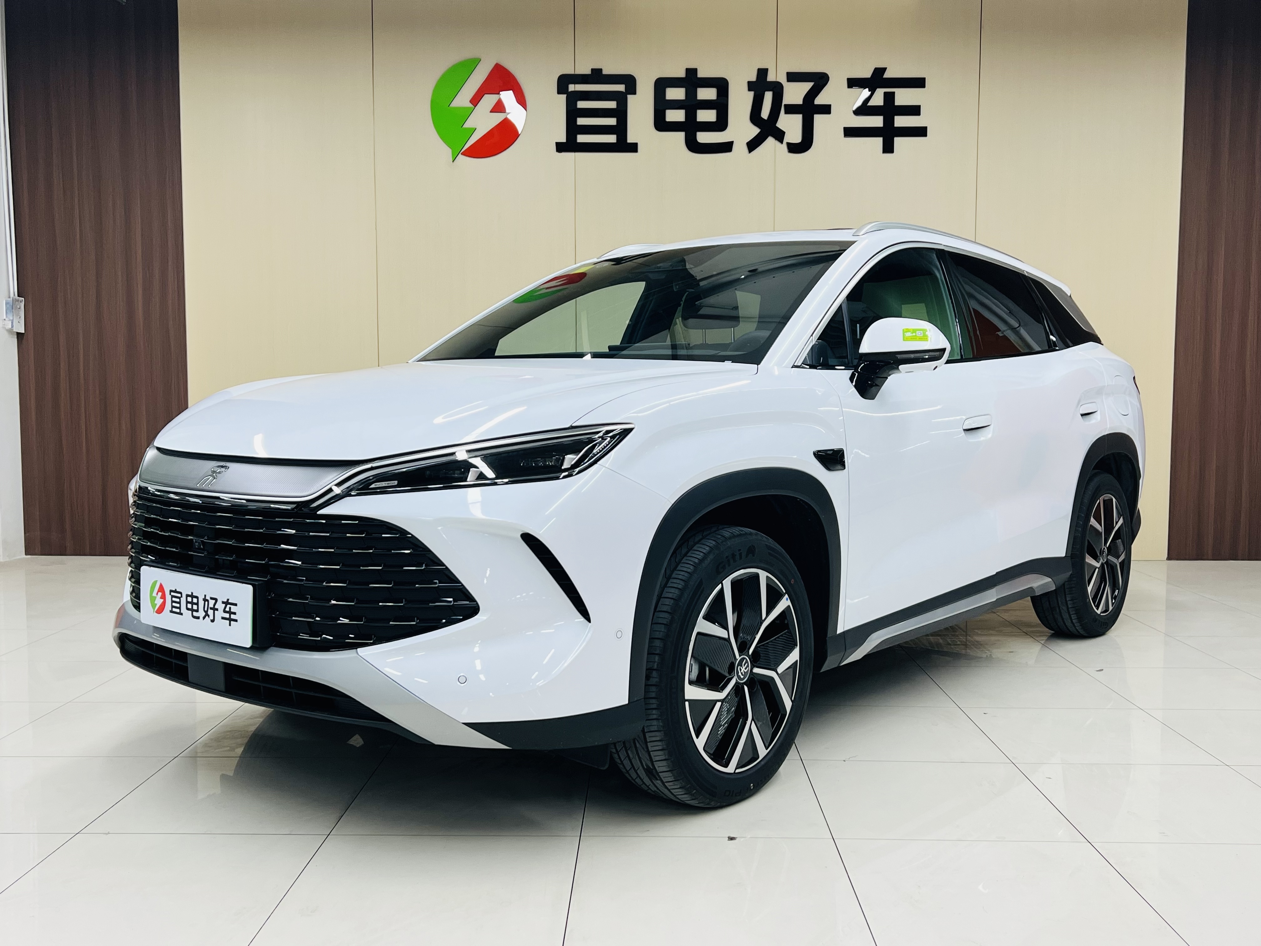 BYD SongL DM-i 2025 #2 BYD SongL DM-i 2025 car image #2