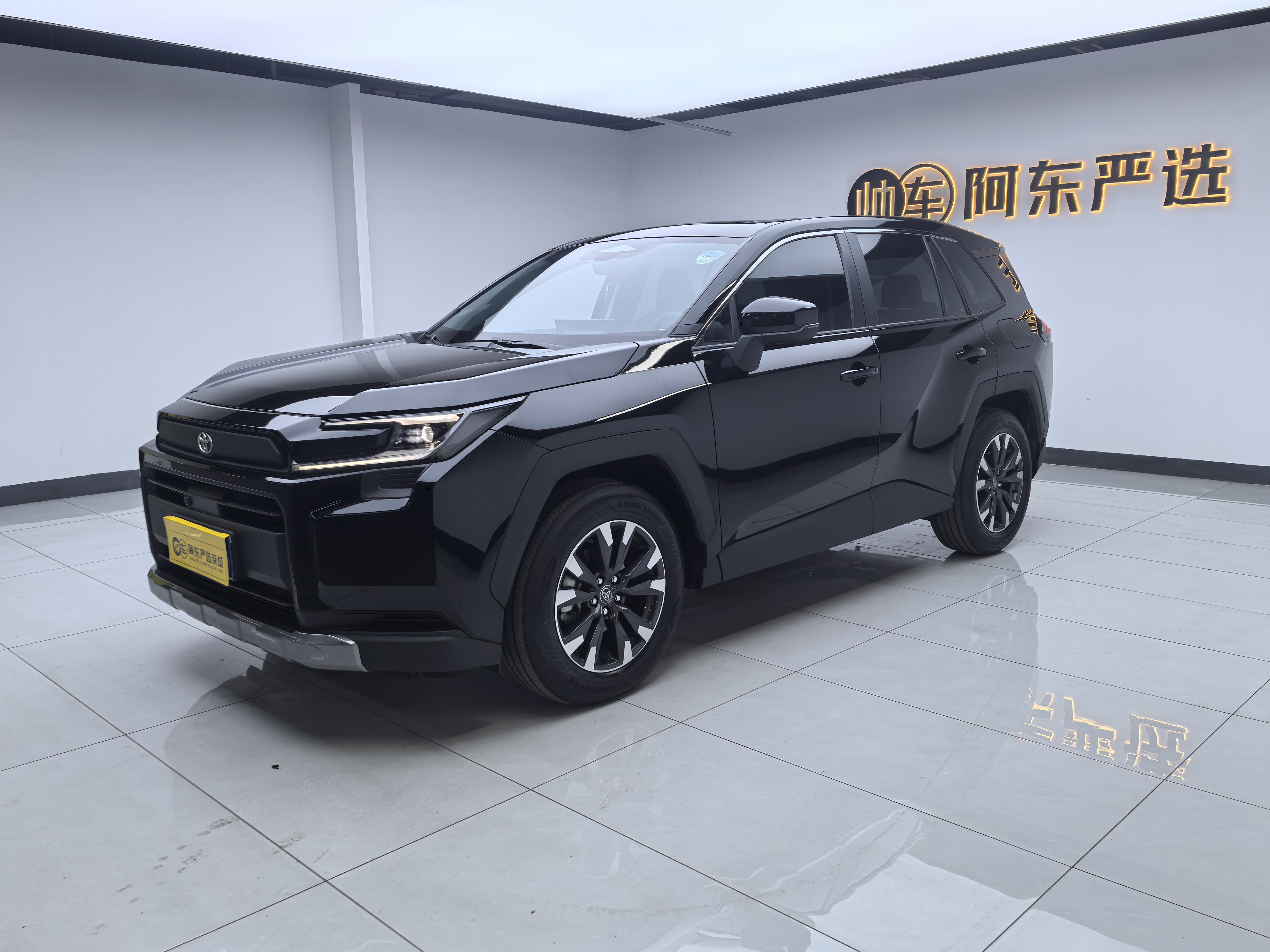 Toyota RAV4 2026 car image #2