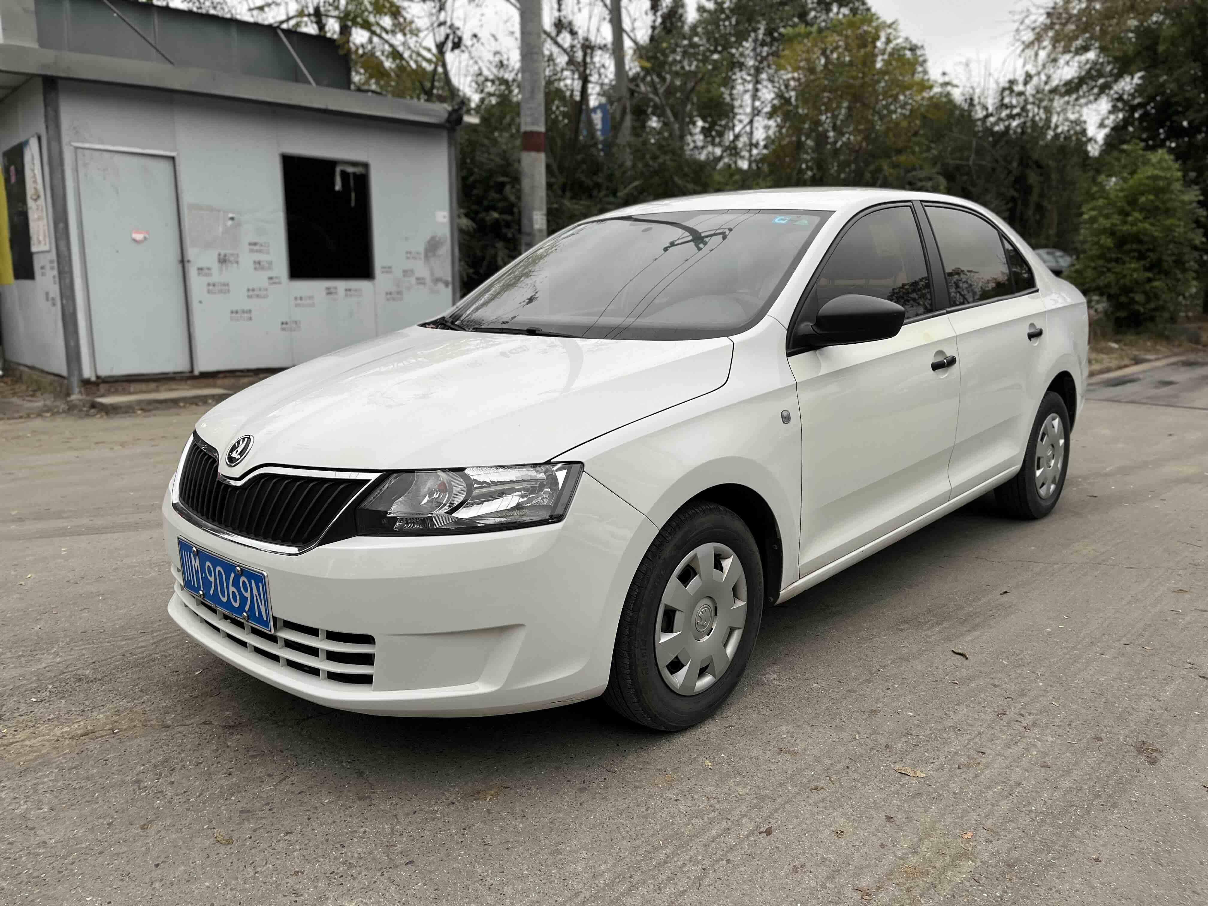 Skoda Rapid 2018 car image #2